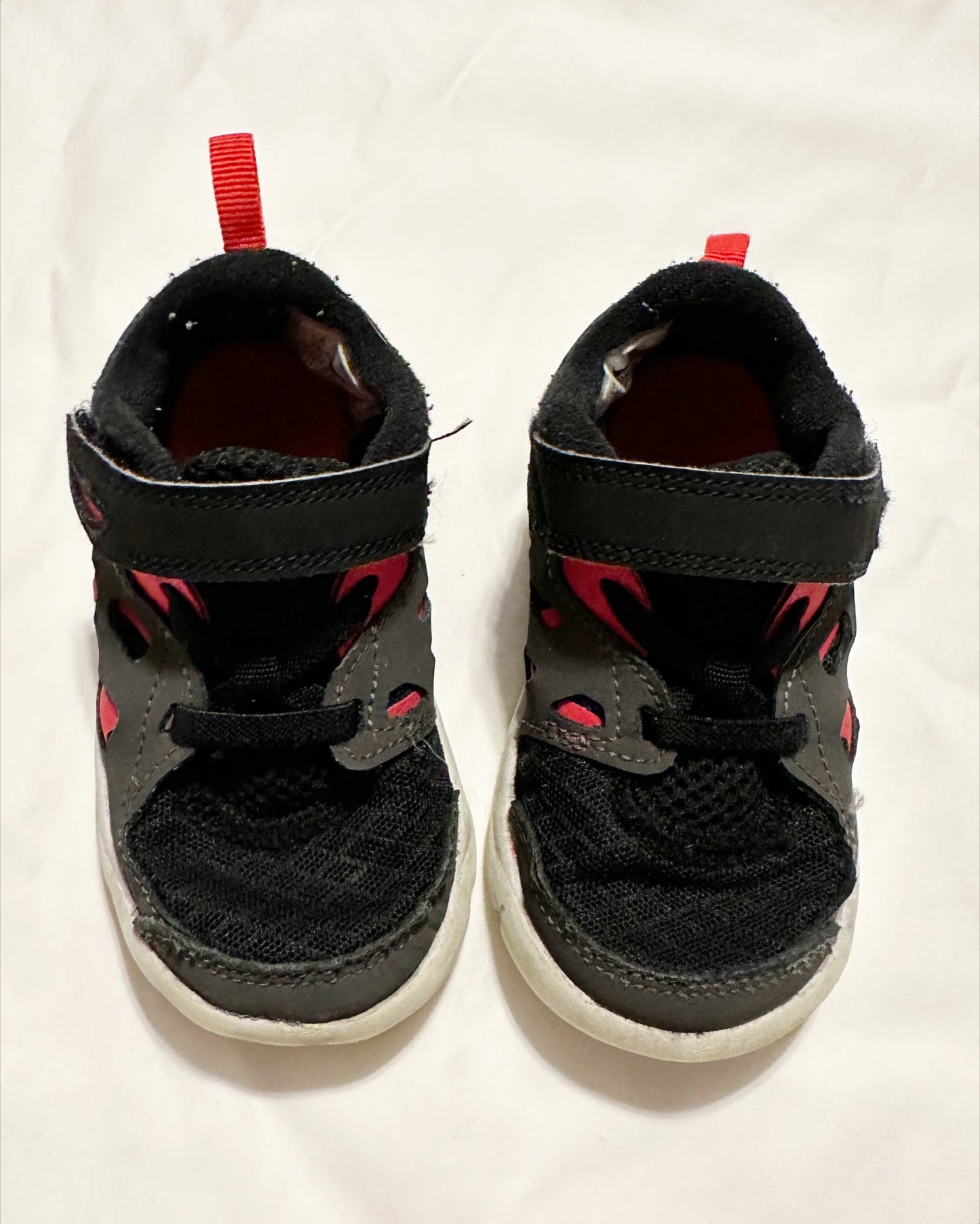 #56 Nike sneakers boys size 7c black red