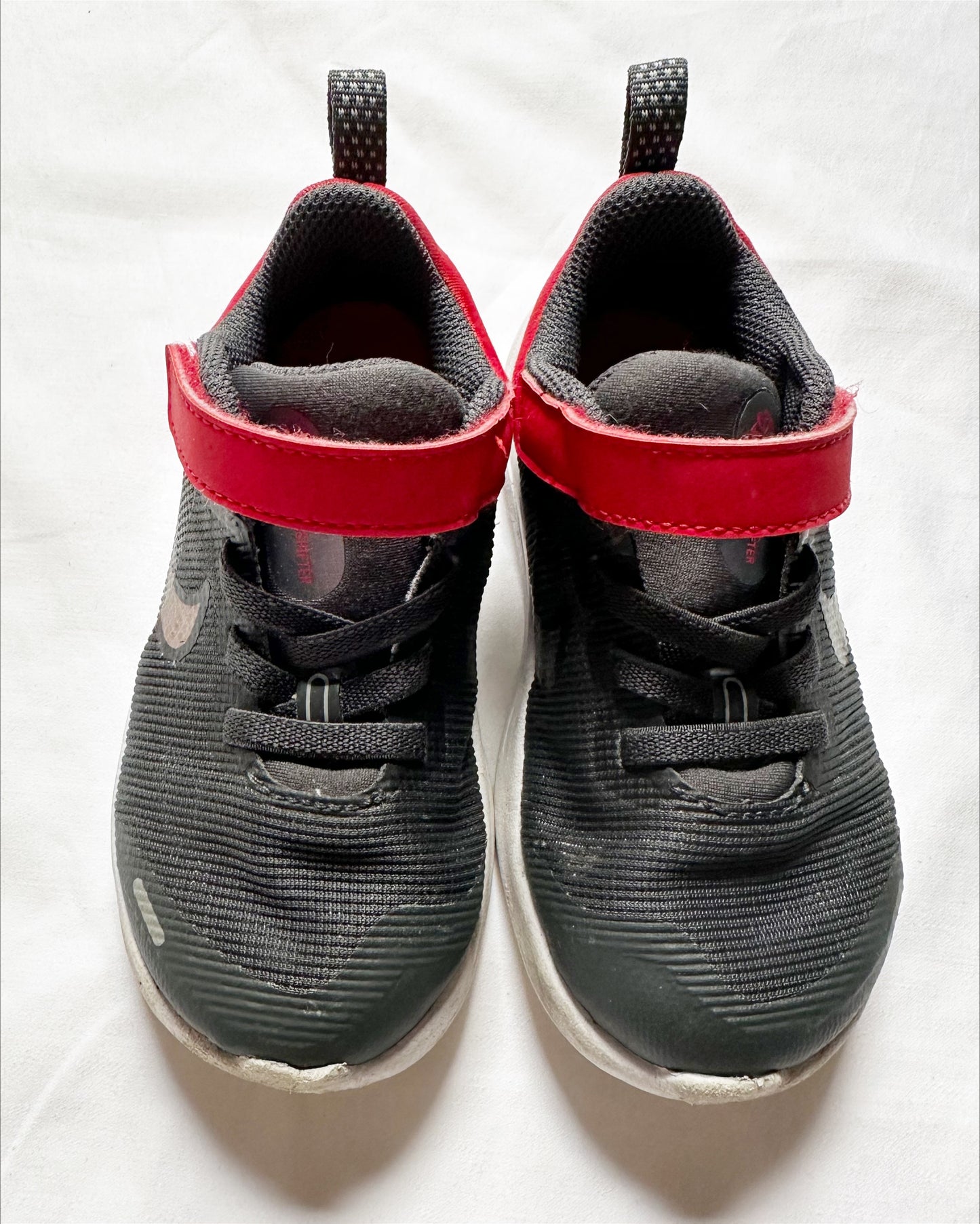 #56 Nike sneakers boys size 8c