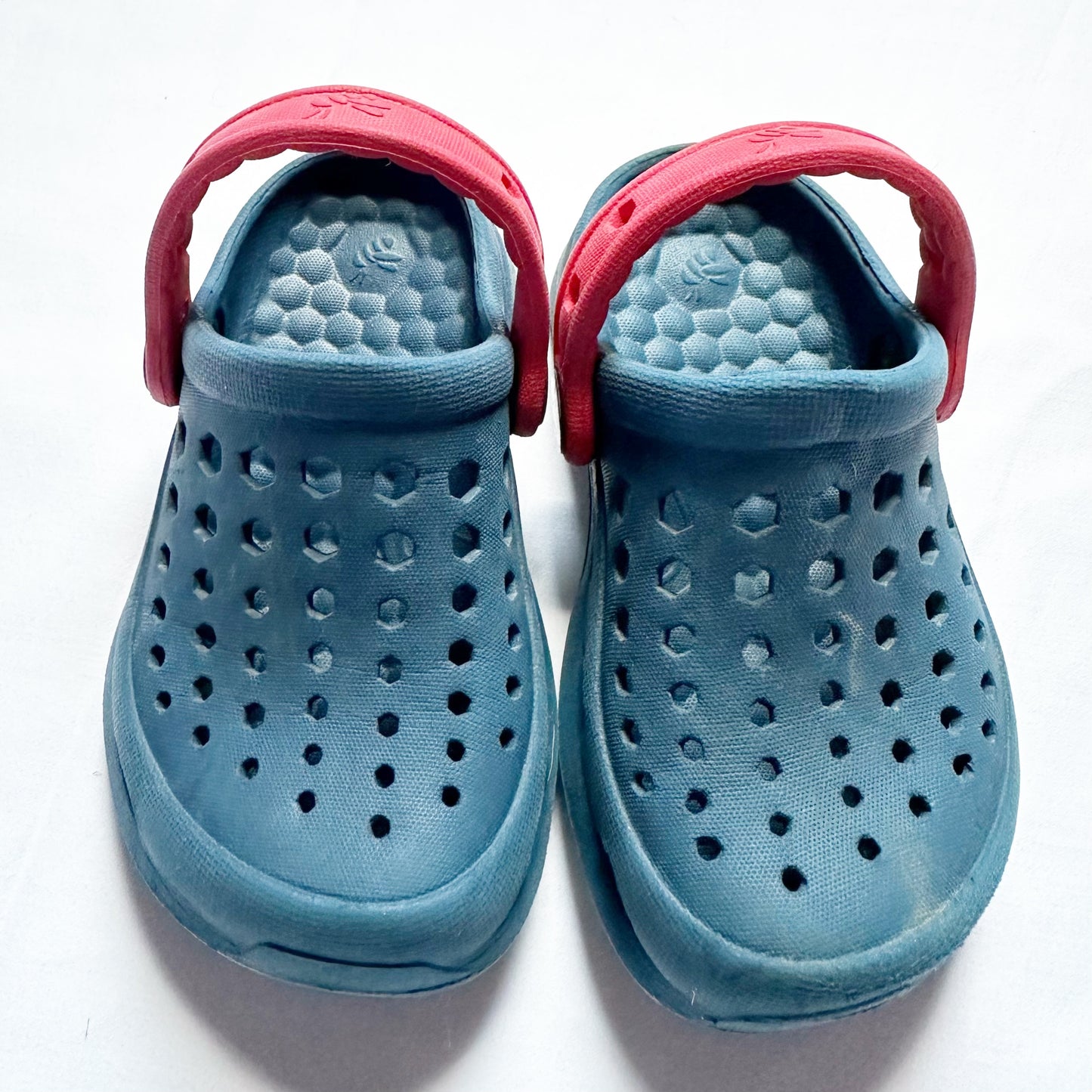 #56 Joybees water shoes blue boys 6-7