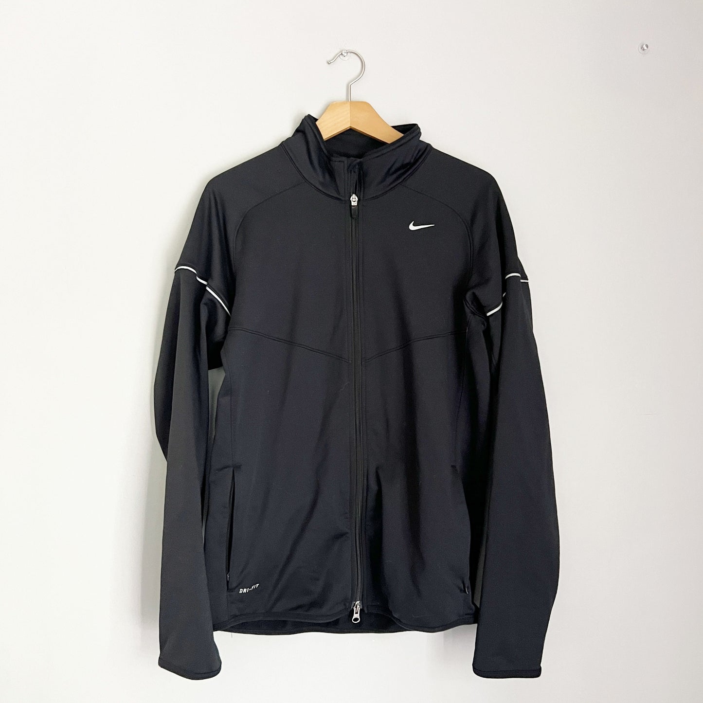 Seller 196 Men’s Nike drifit zip up M