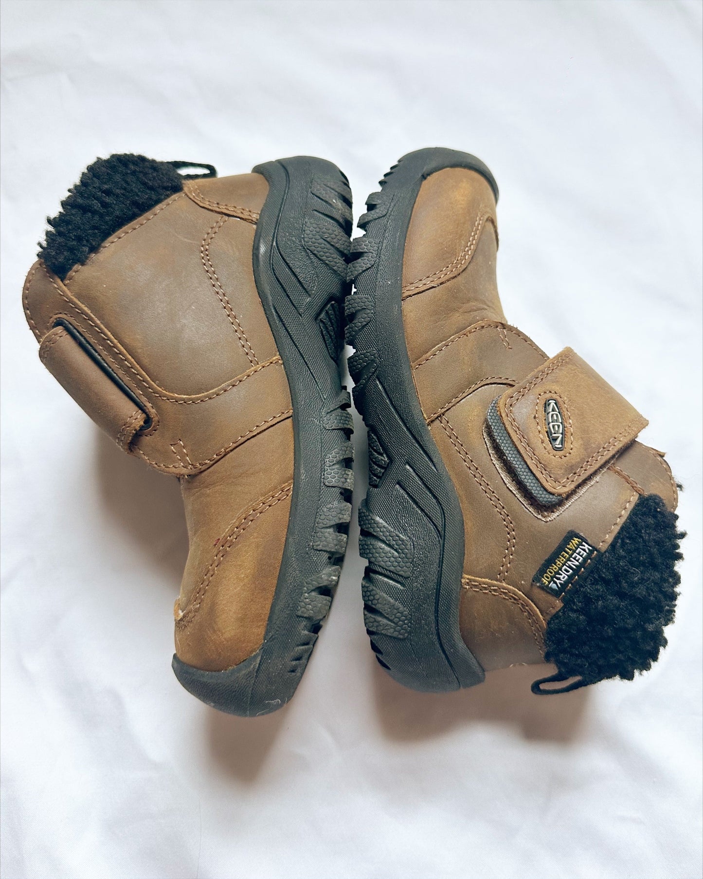 #56 Keen snow boots boys 10