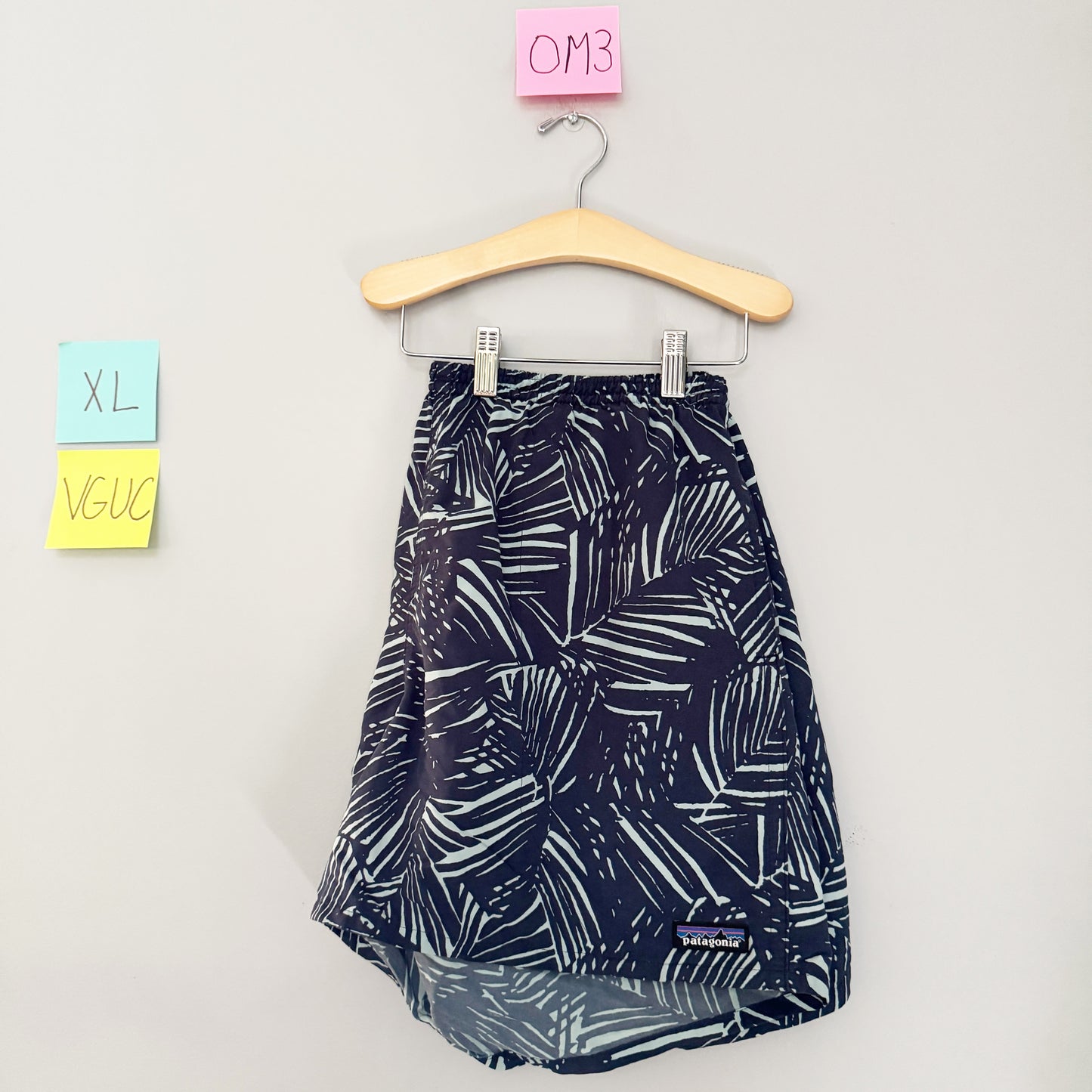 Seller 196 men’s Patagonia baggies xl