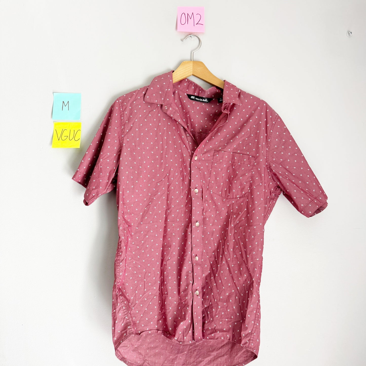 Seller 196 Travis Matthew button down top Men’s M