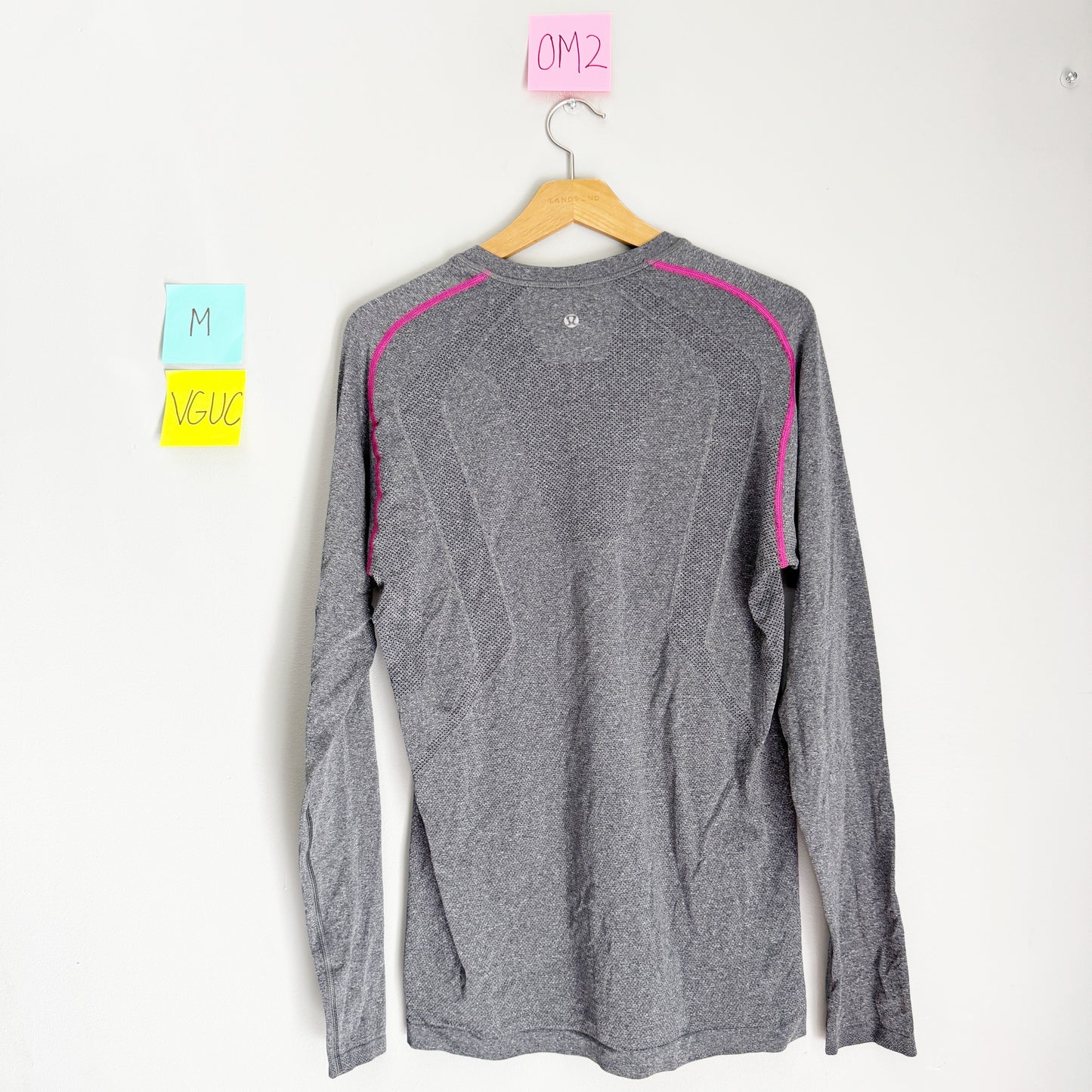 Seller 196 Lululemon Men’s vent tech top M