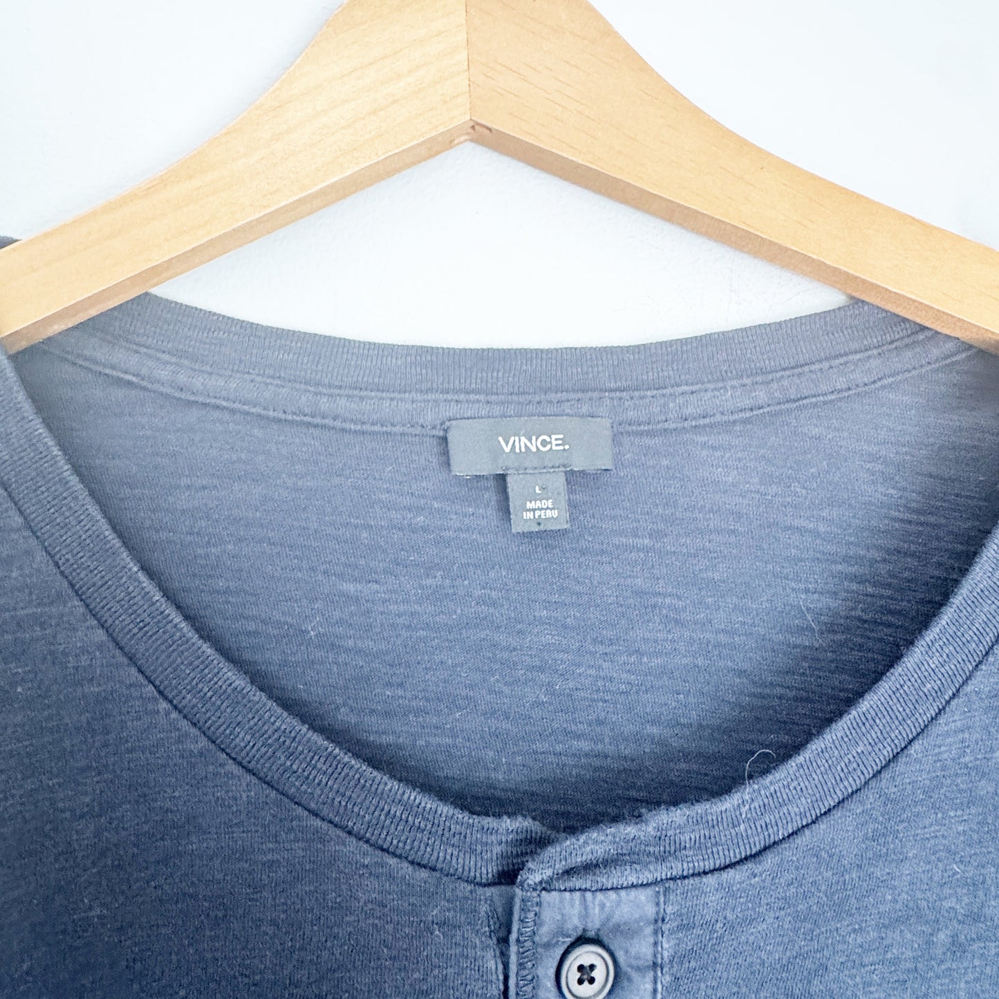 Seller 196 Men’s Vince Henley L