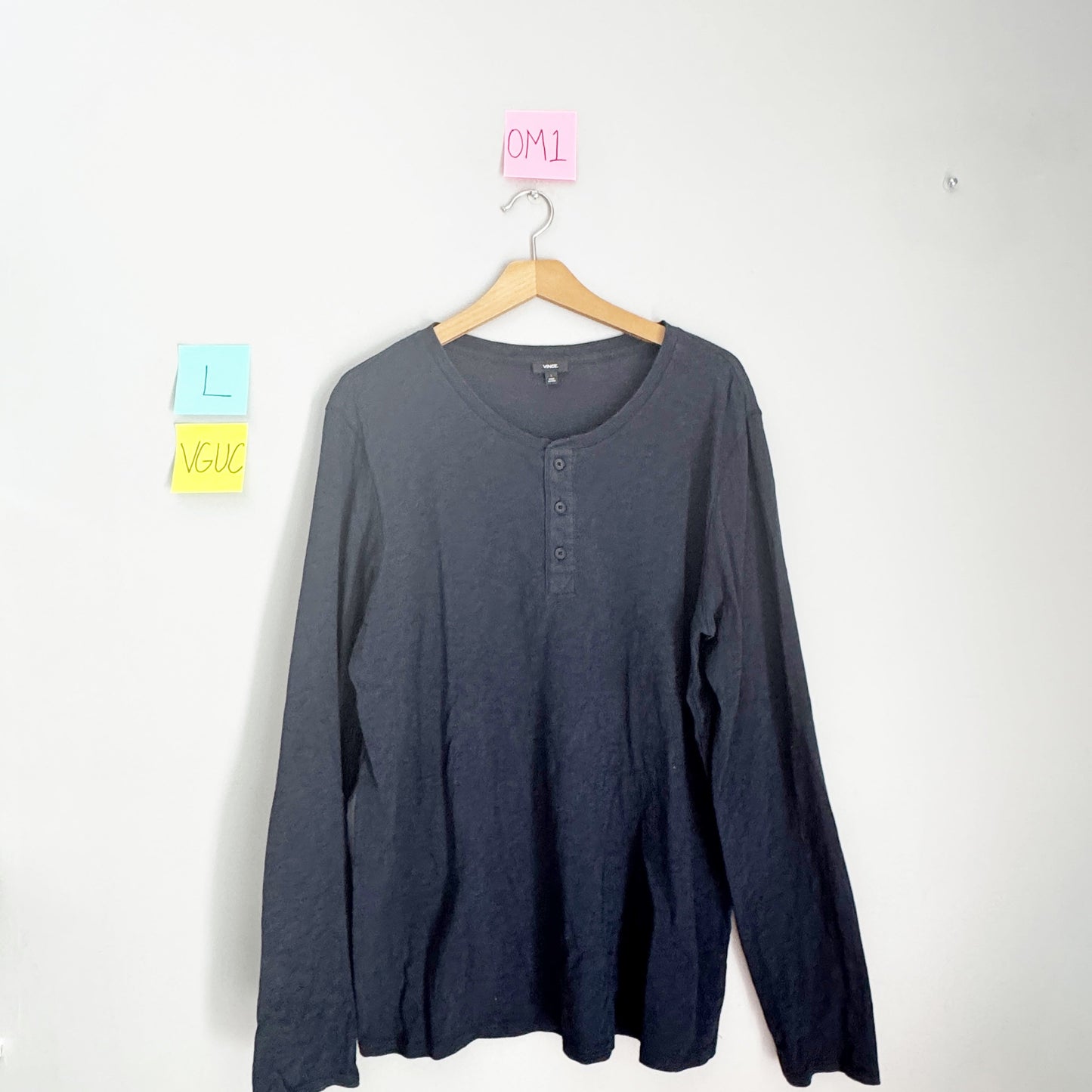 Seller 196 Men’s Vince Henley L