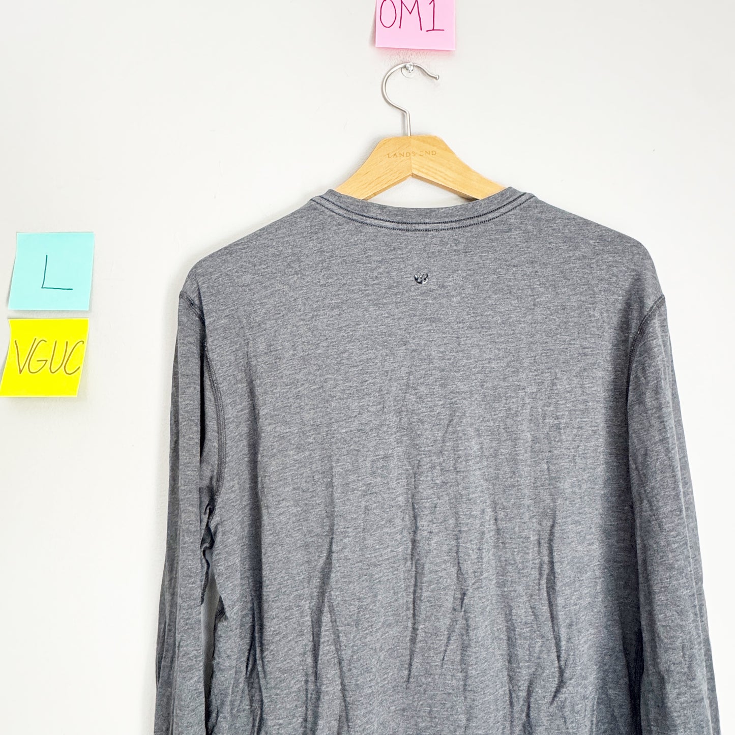 Seller 196 Lululemon men’s front pocket tee L
