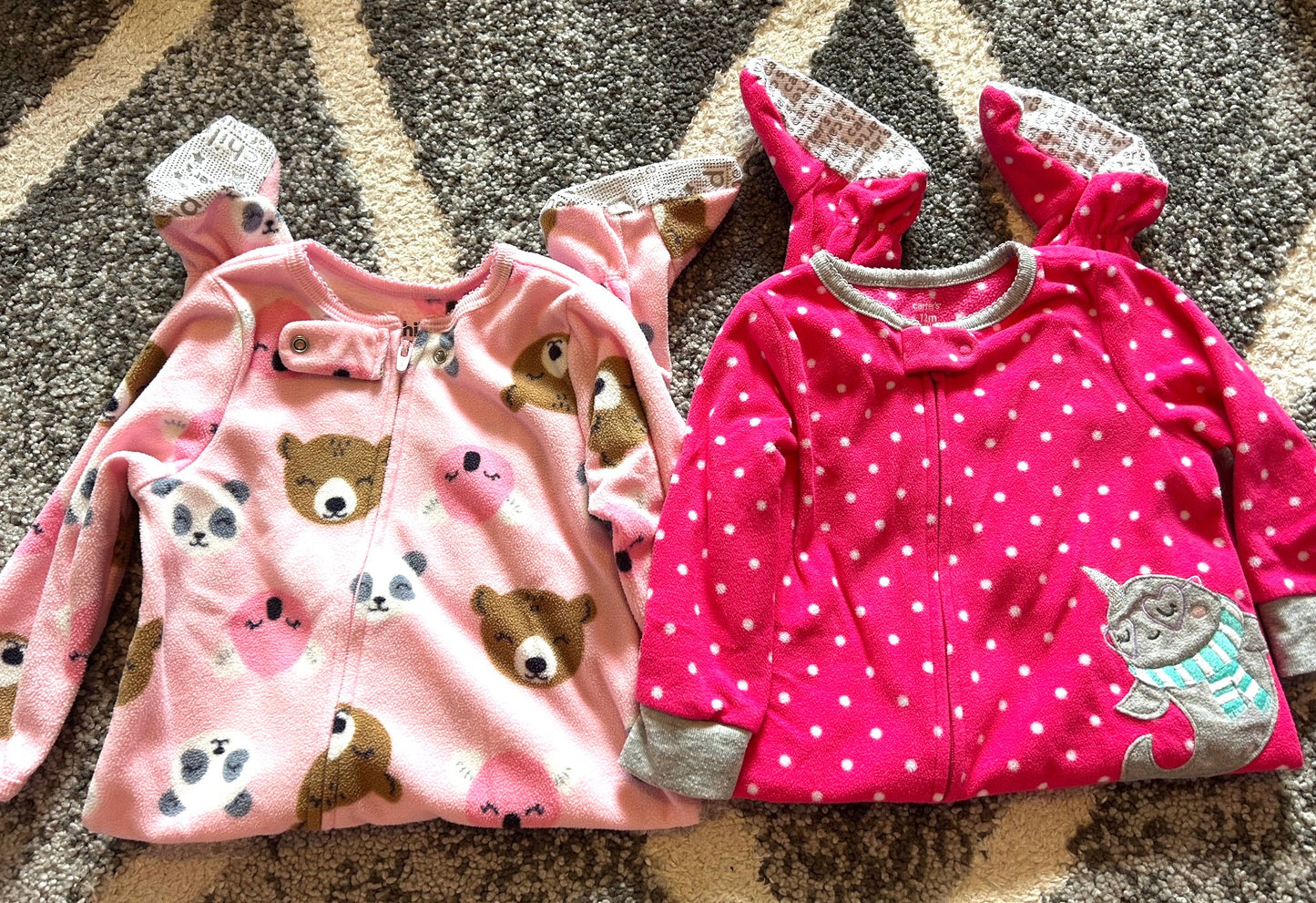 Seller 120, VGUC, 12M fleece PJs