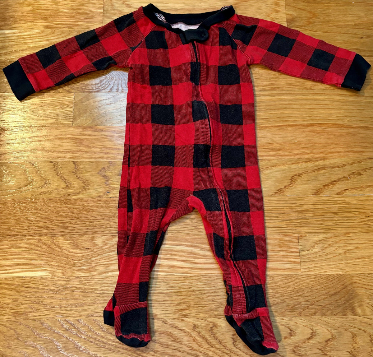 #69 Red & Black plaid sleeper 3-6M