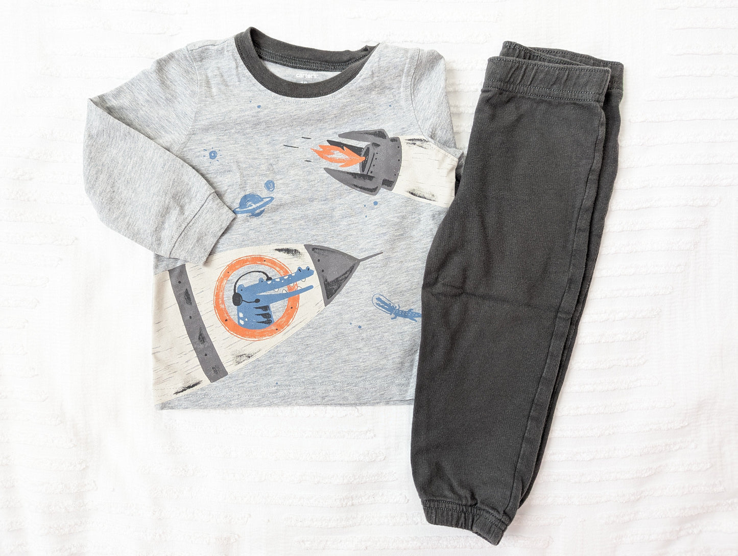 #164 - REDUCED Carter's - Boy's 18 Month Outfit (GUC)