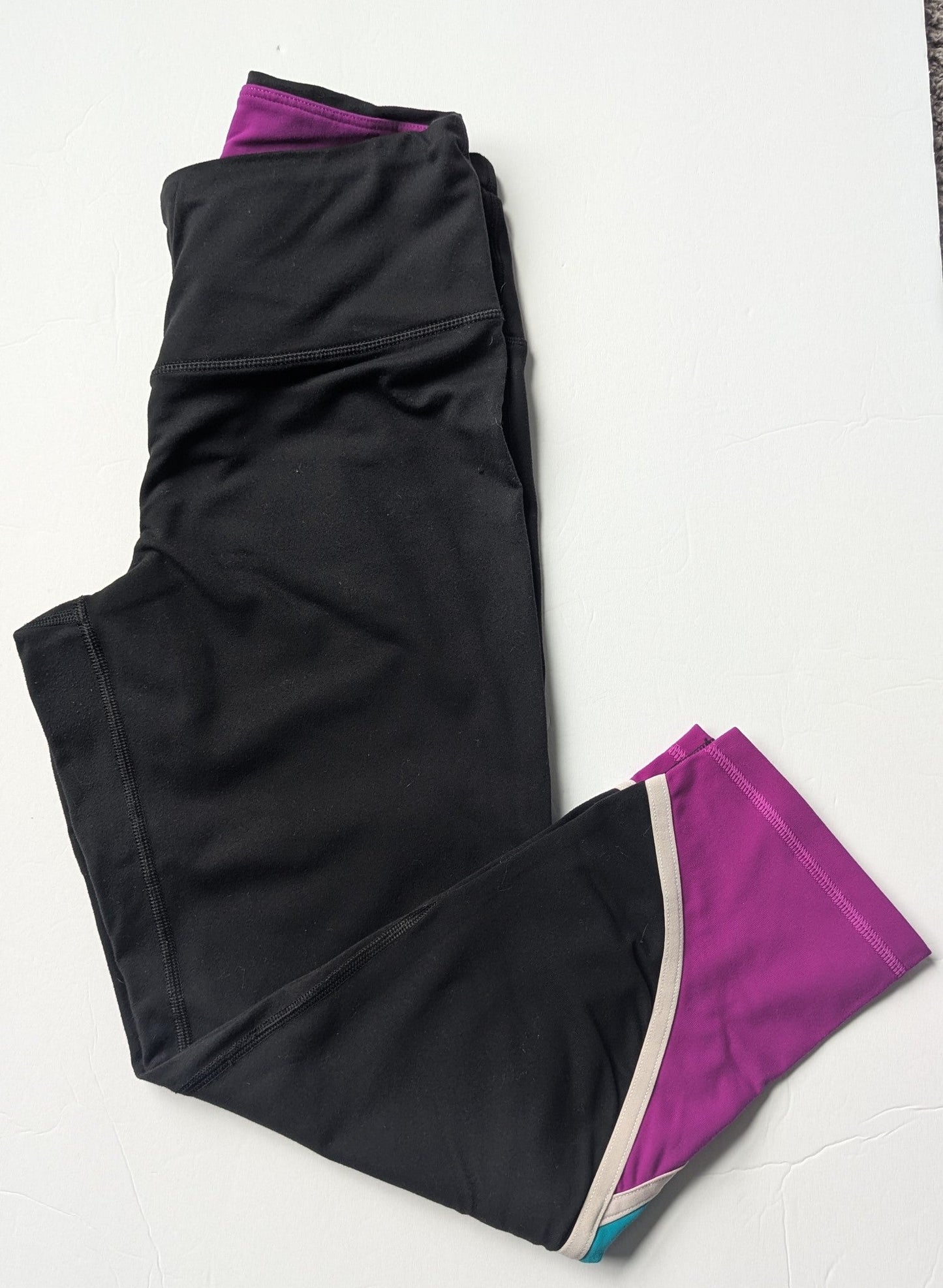 #17 Victoria Secret Women's Capri Yoga Pants (size M) and Sports Bra (size 34B) EUC