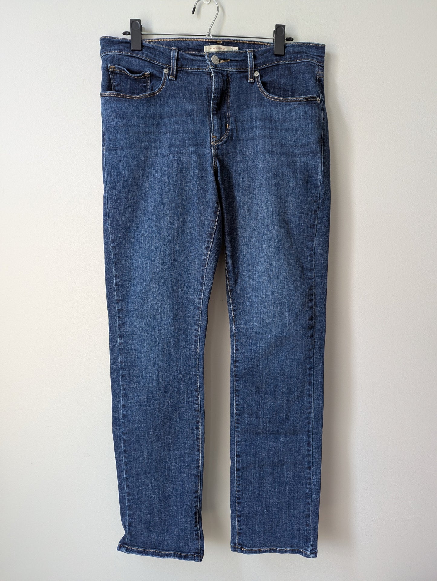 #164 - Levi's - Women's 12 Classic Straight Jeans (EUC)