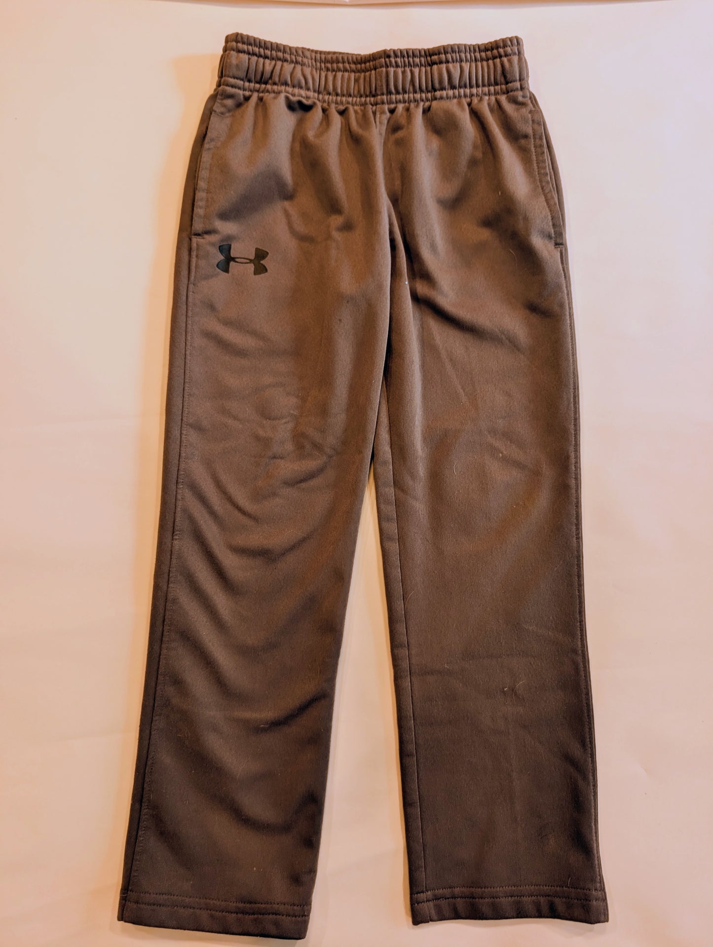 #125 Grey Under Armour Pants Size 6