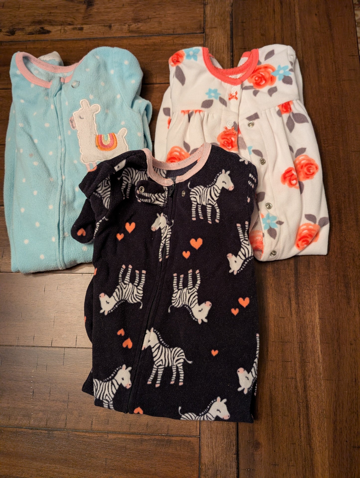 #5 Girls 2T Carter's Pajama bundle