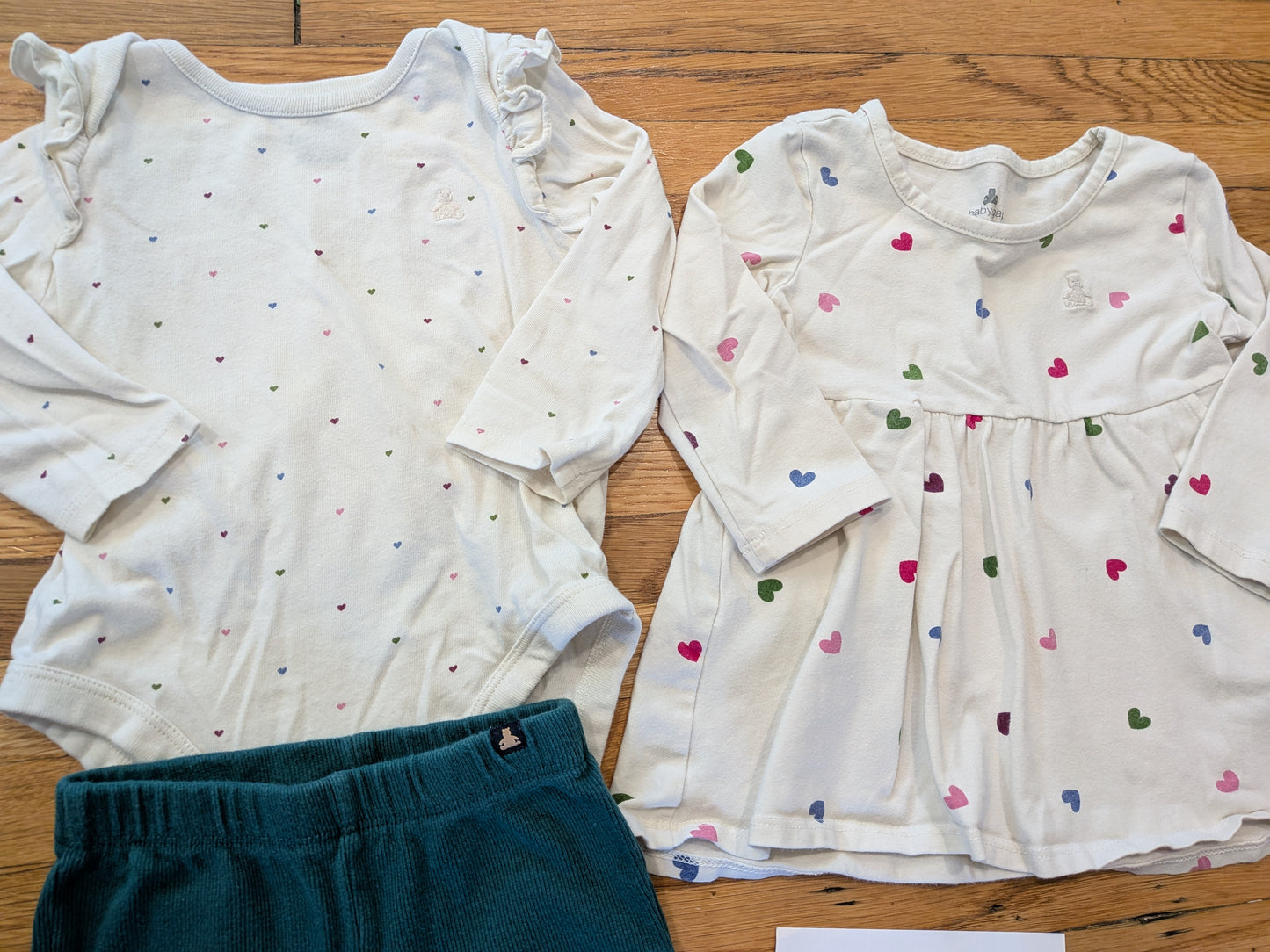 206 Gap Heart Onsie/Green pant outfit with Gap Heart Dress Bundle Girls 12-18 mos