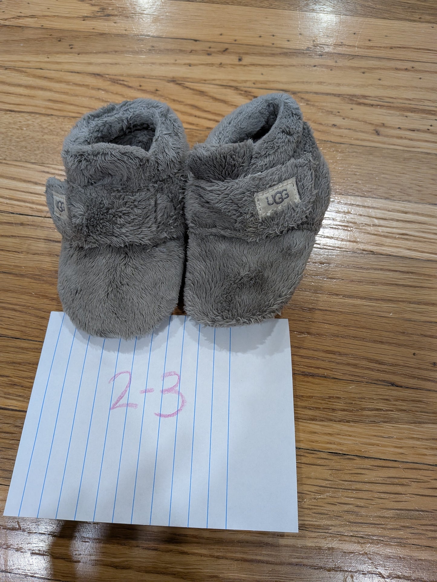 206 UGG booties size 2-3 gray
