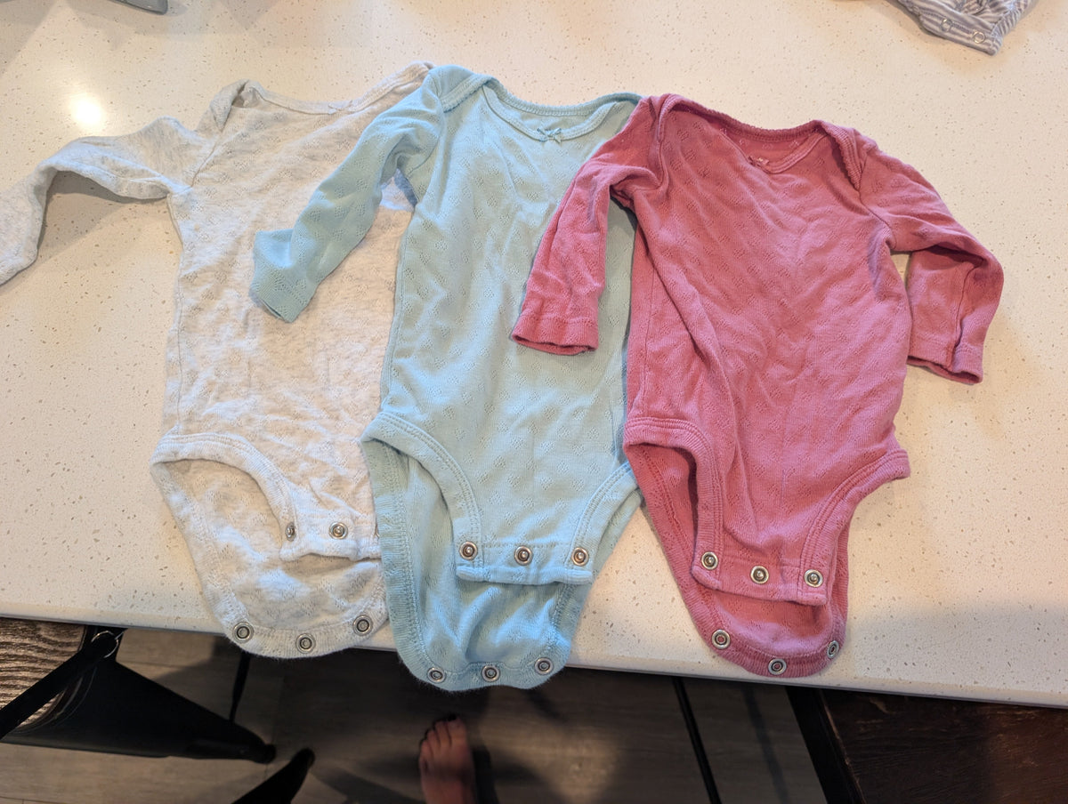Seller 123 - 3 mo girl long sleeve body suit bundle