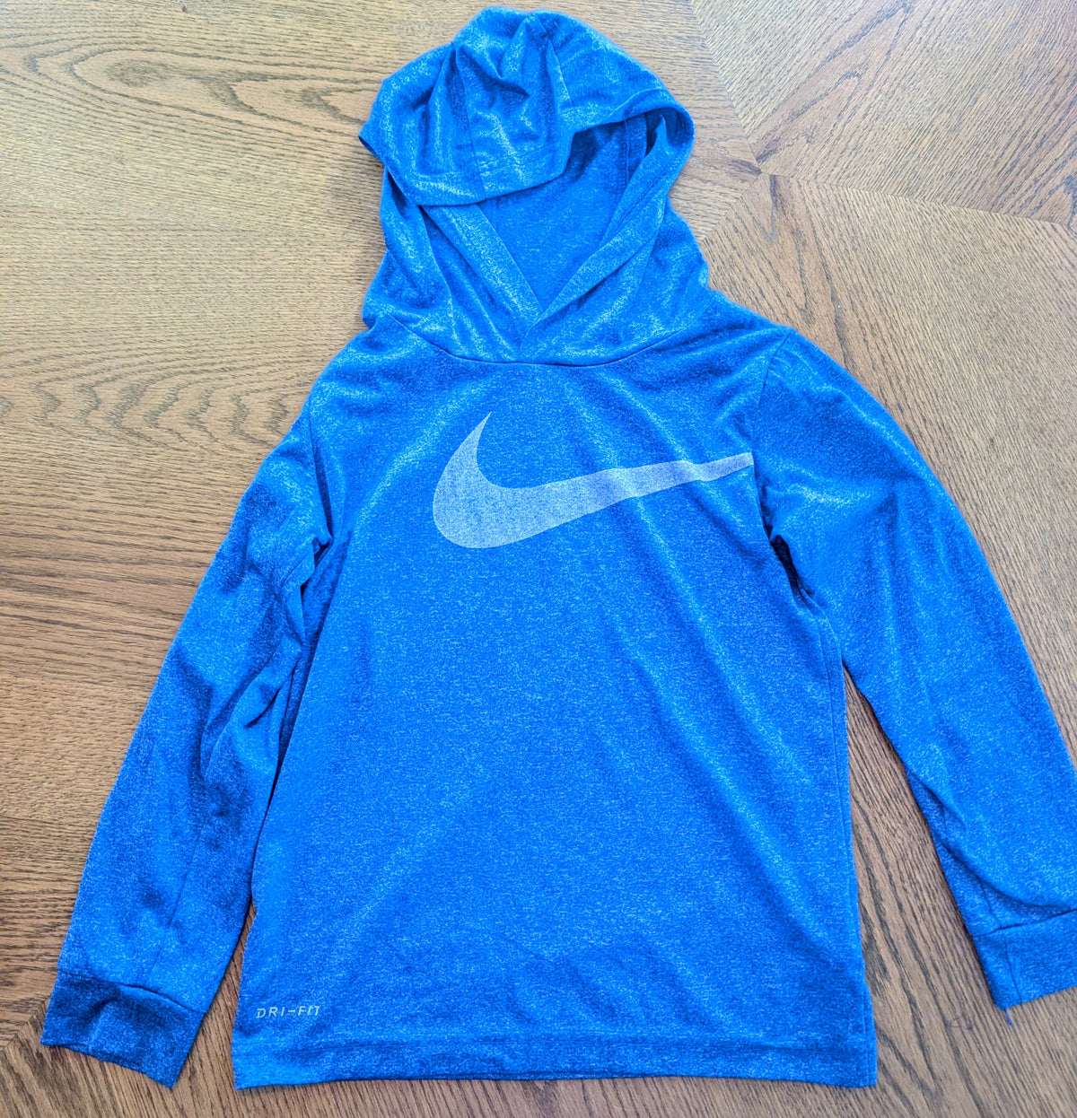 #67 Boys Size 7 Nike Hooded Long-Sleeve Shirts