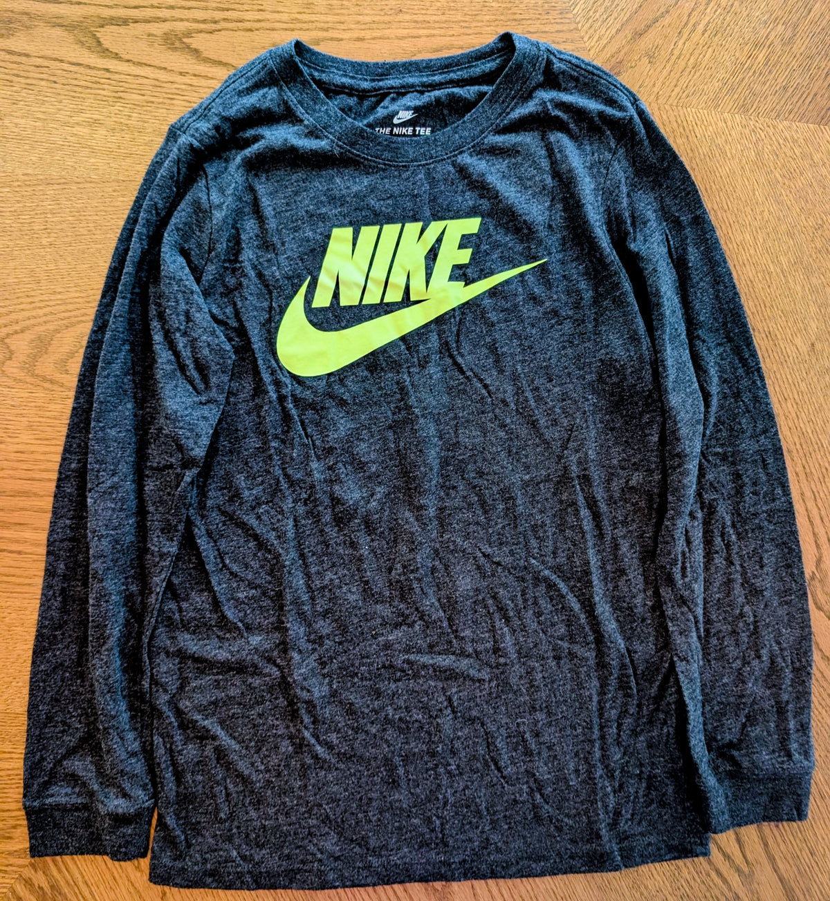 #67 Nike Youth Medium Long-Sleeve Shirt
