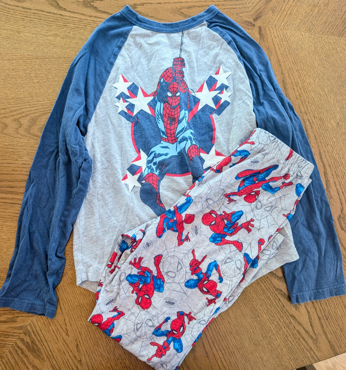 #67 Spiderman Long-Sleeve Pajamas Size Medium (7/8)