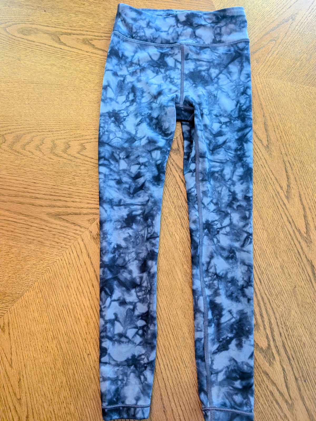 #67 Girls XS (6) Athleta Girl Tie-Dye Leggings