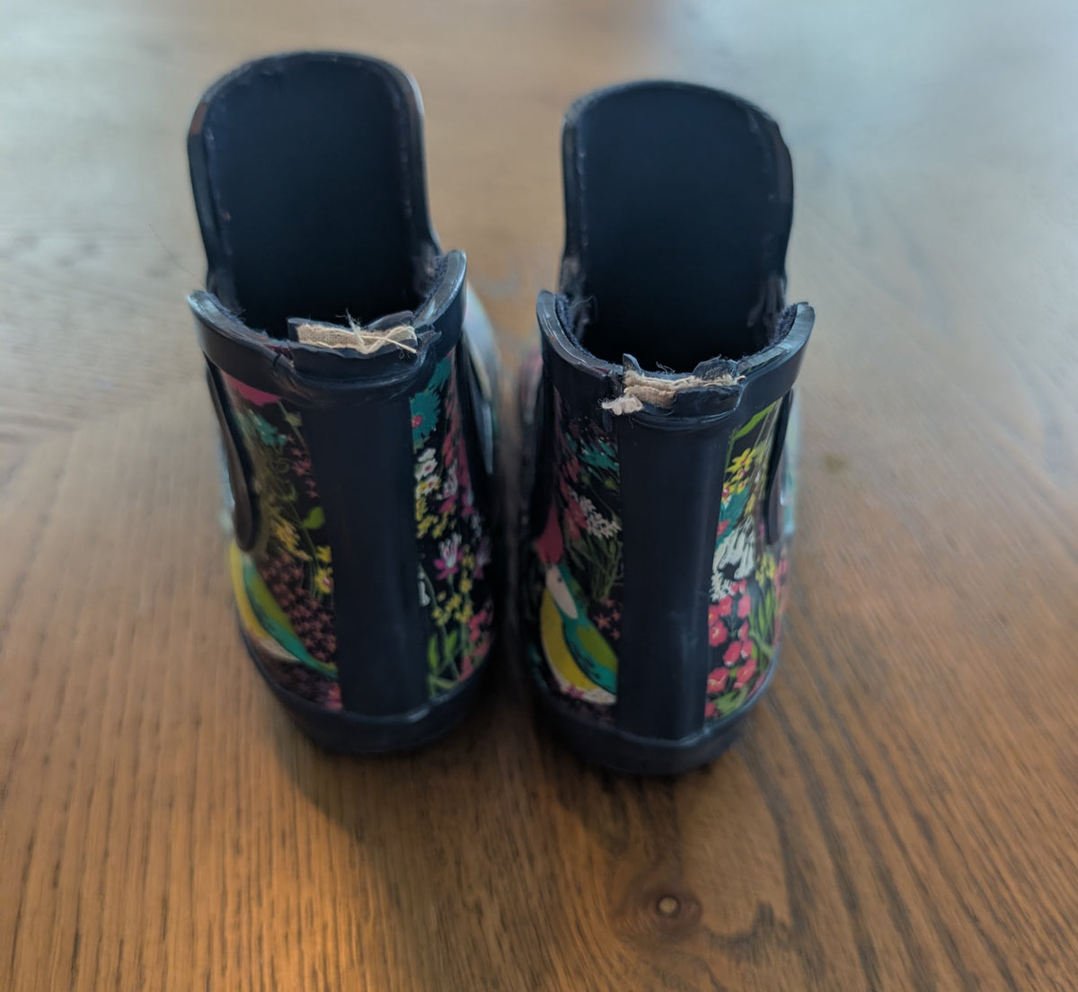 #67 Floral Print Rain Boots Size Big Kid 11