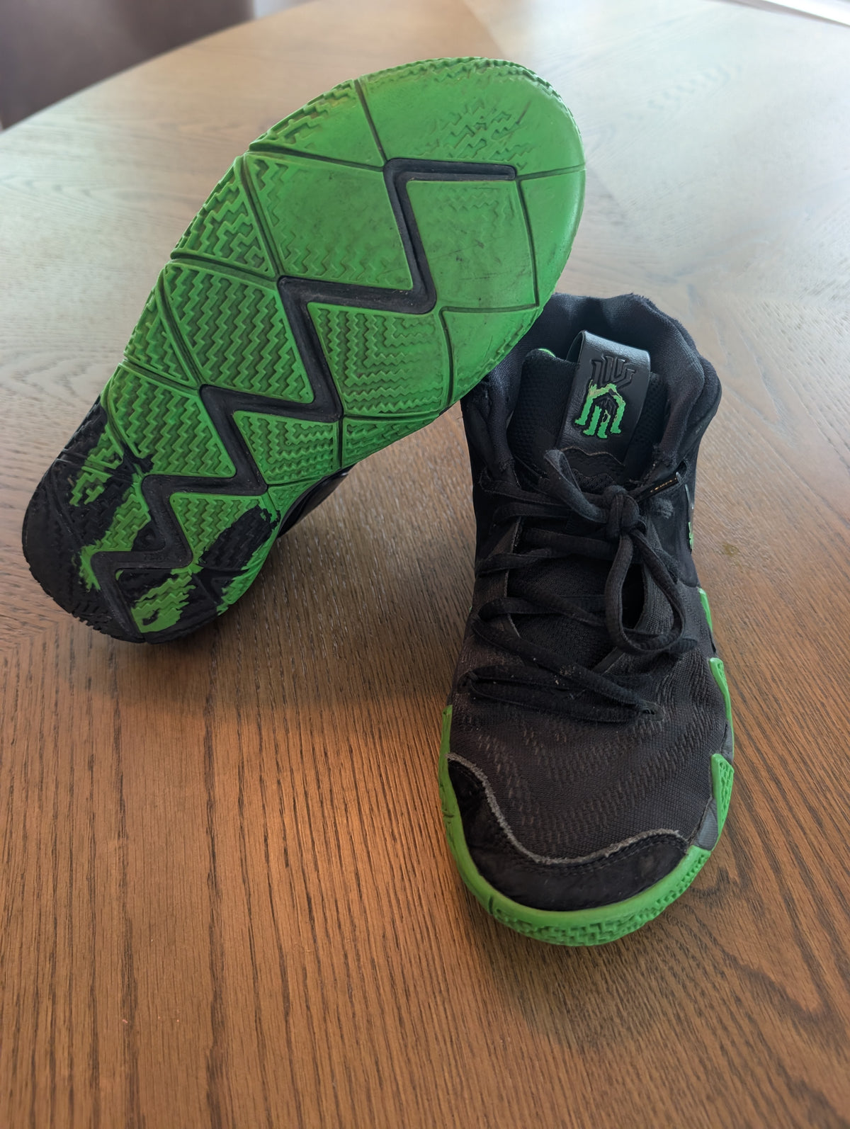 #67 Kyrie Basketball Shoes Size 5.5 Youth