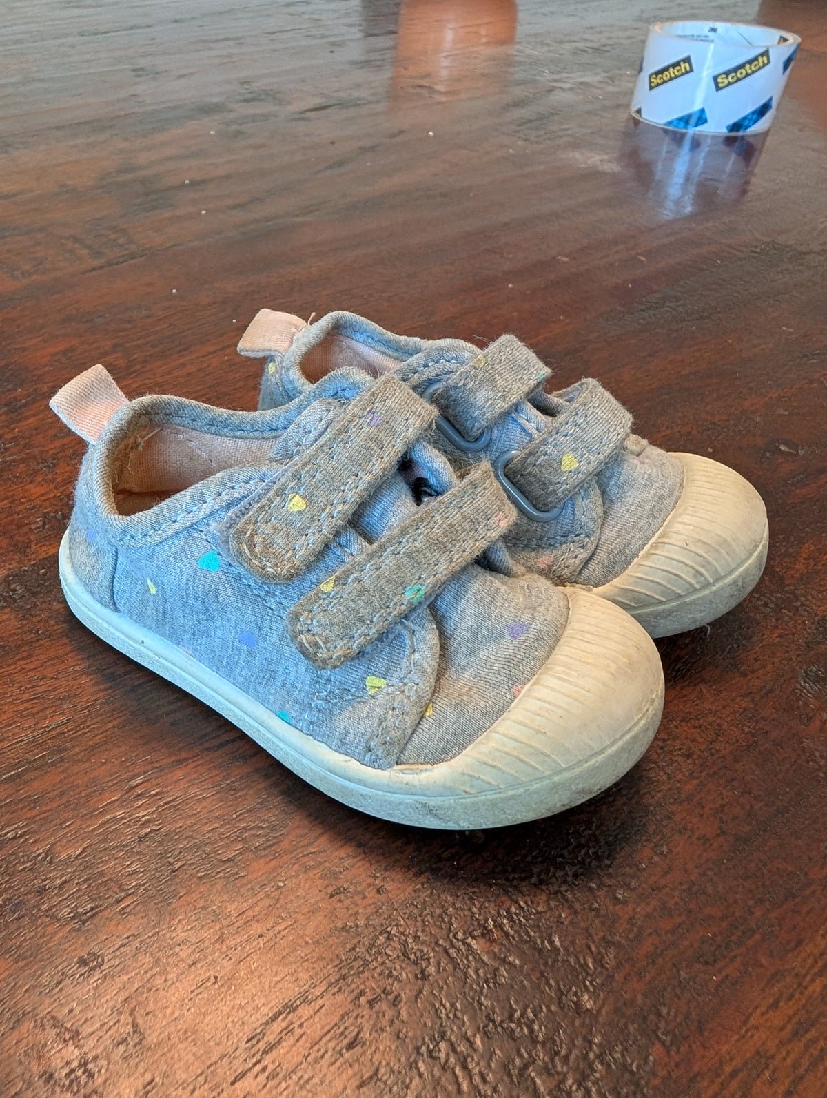 Seller 123 - Girls Cat and Jack Velcro Tennis Shoes Size 4
