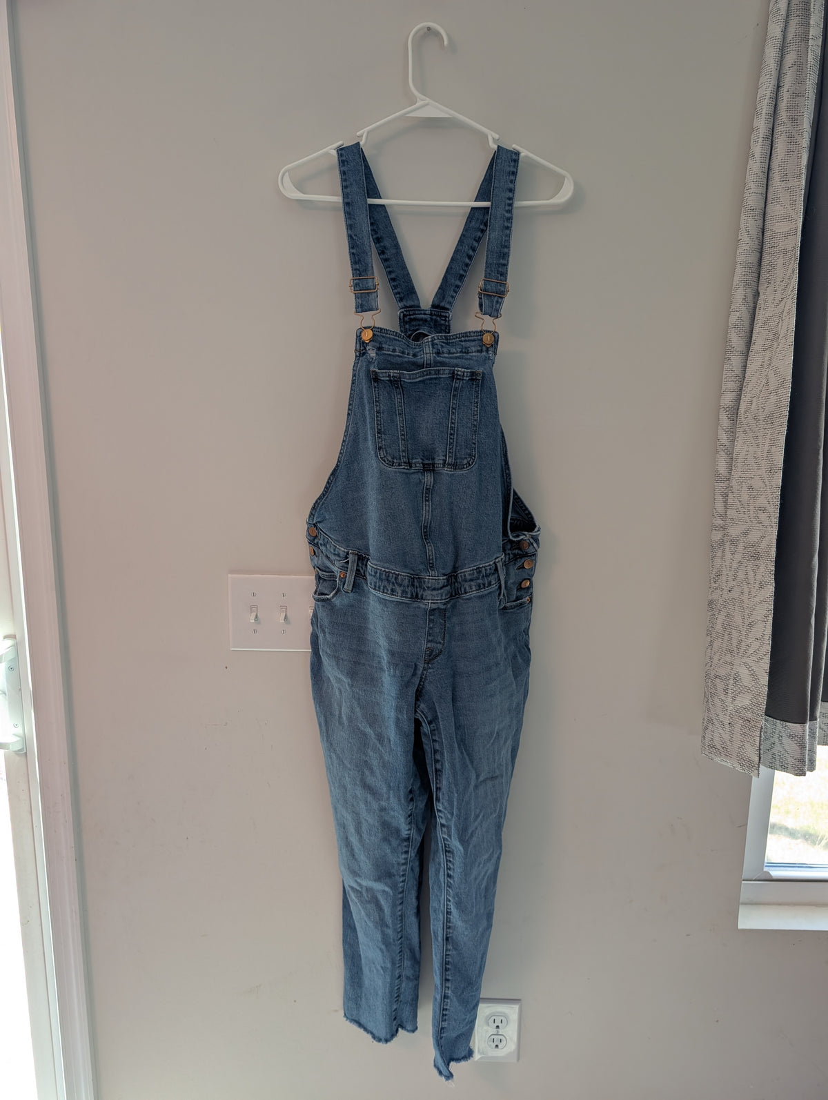 Seller 123 - Maternity Overalls Size 8