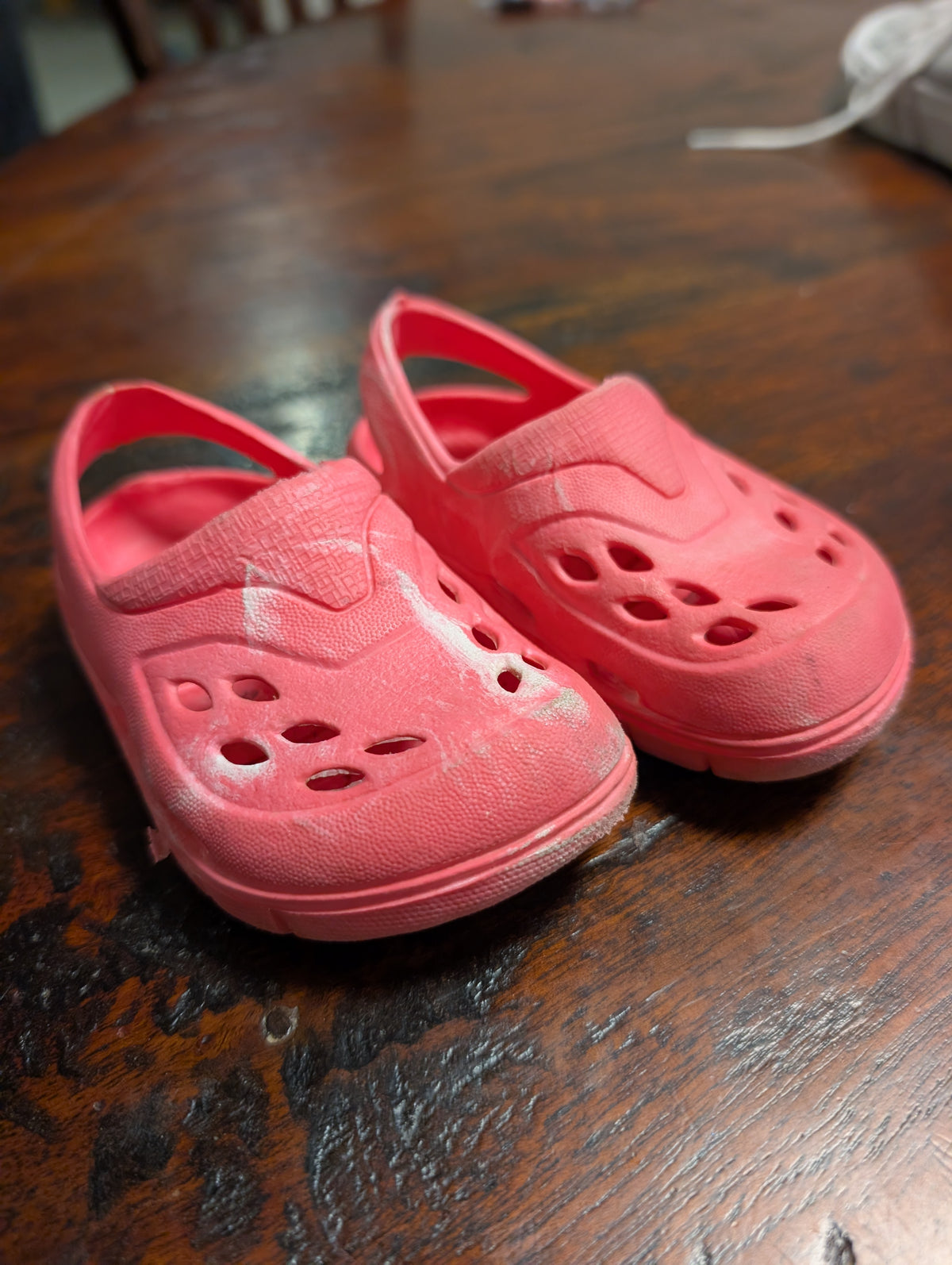 Seller 123 - Girls Off Brand Crocs Size 4