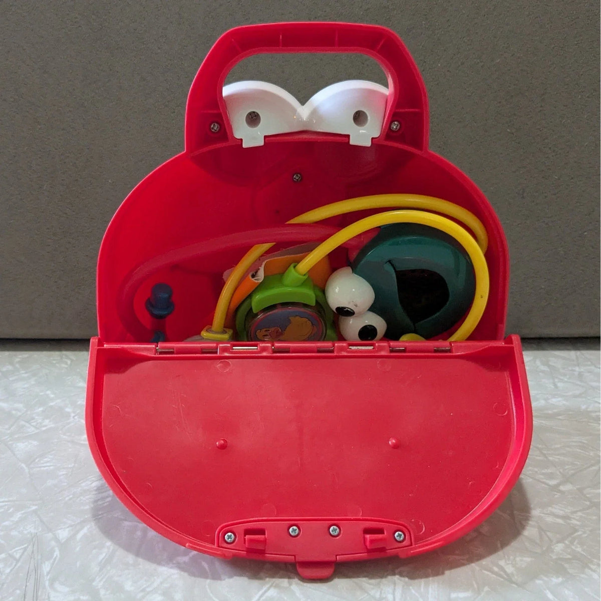 #61 Vintage Fisher-Price Sesame Street Elmo Giggle Medical Kit Doctor Toy Set