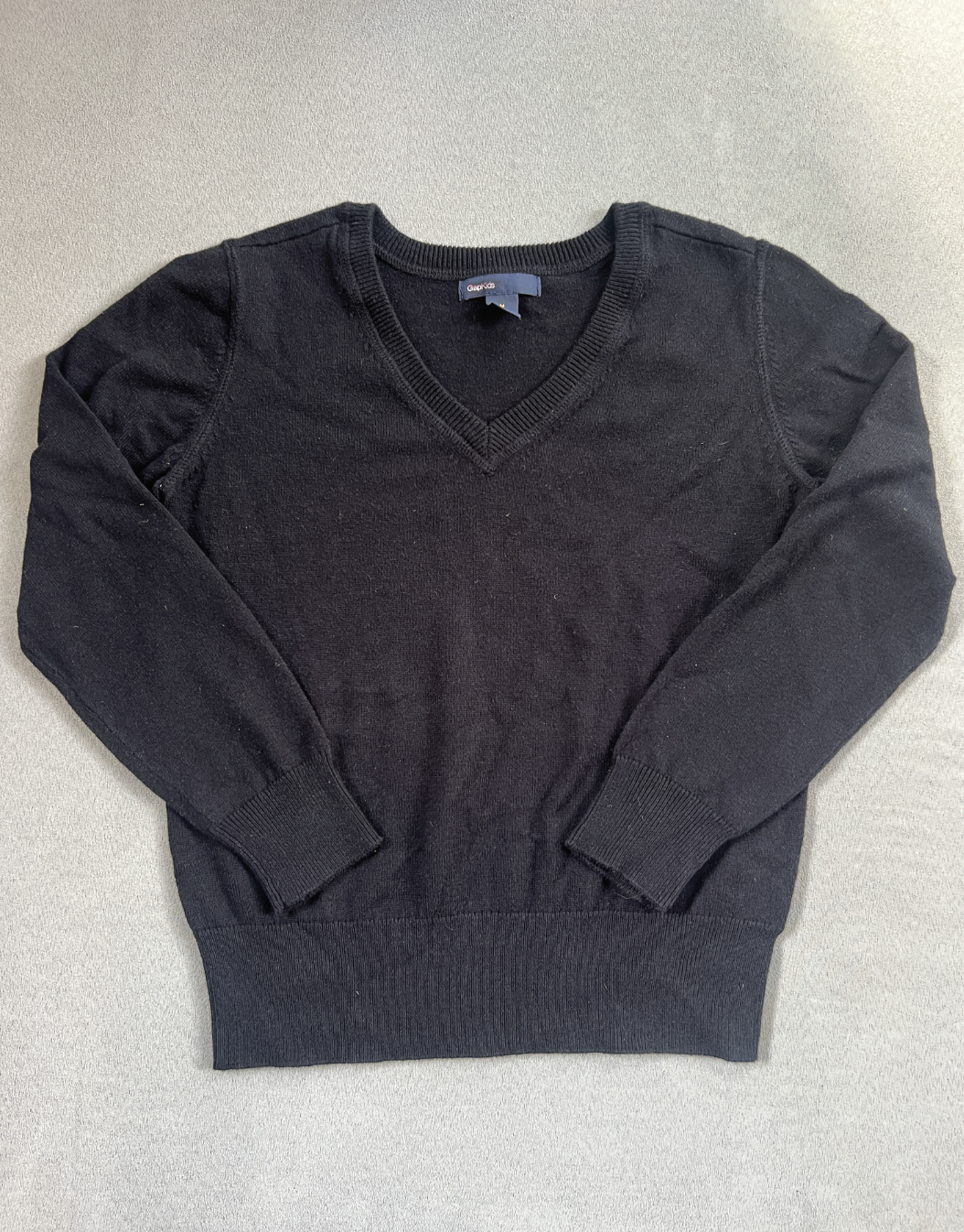 #154 Size 8 Gap black v-neck sweater, VGUC