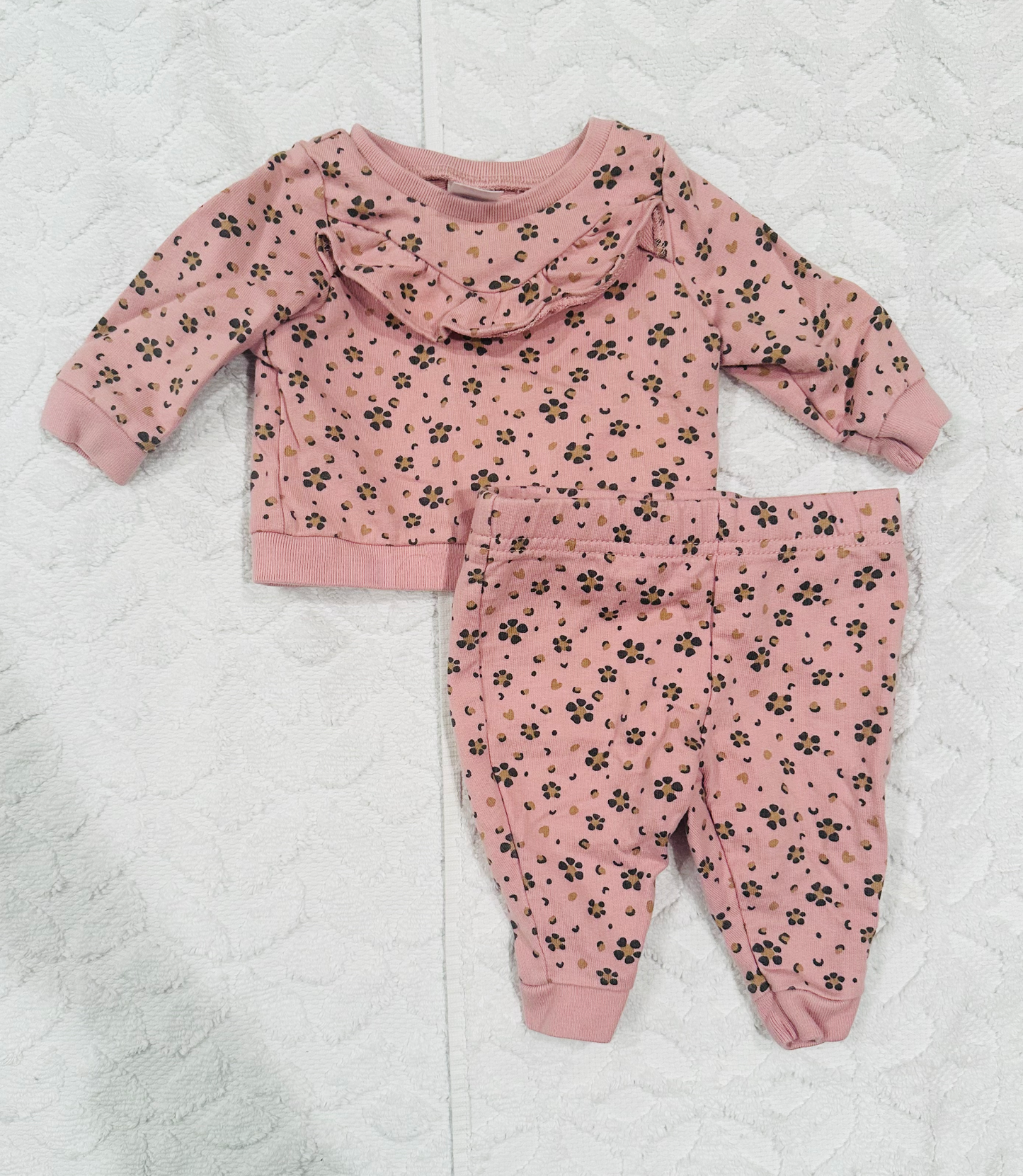Seller #51: Carter's Girls Printed Sweatsuit Size 3m