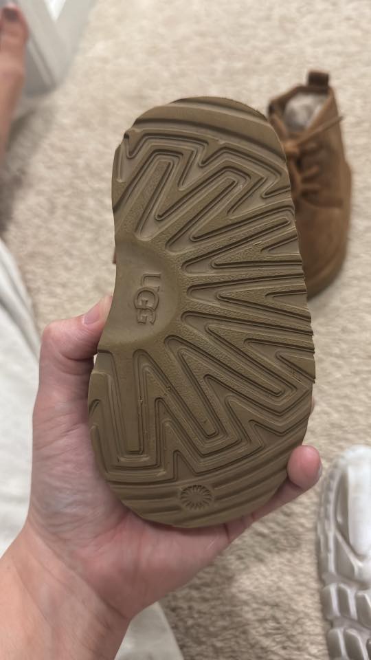 #29 Boys 6C boots EUC