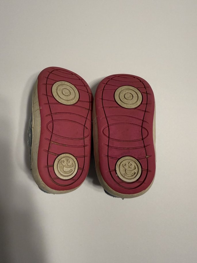 Seller 229 - Surprize size 5 shoes