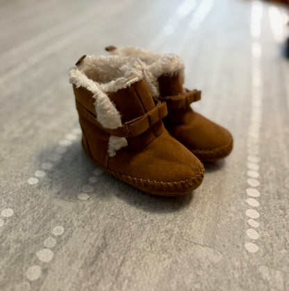 Seller 183 - Girls Size 4 Soft Brown Boots - VGUC