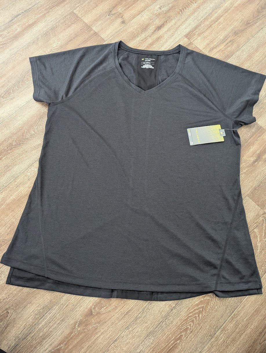 #144 - Women's Tek Gear Size XL