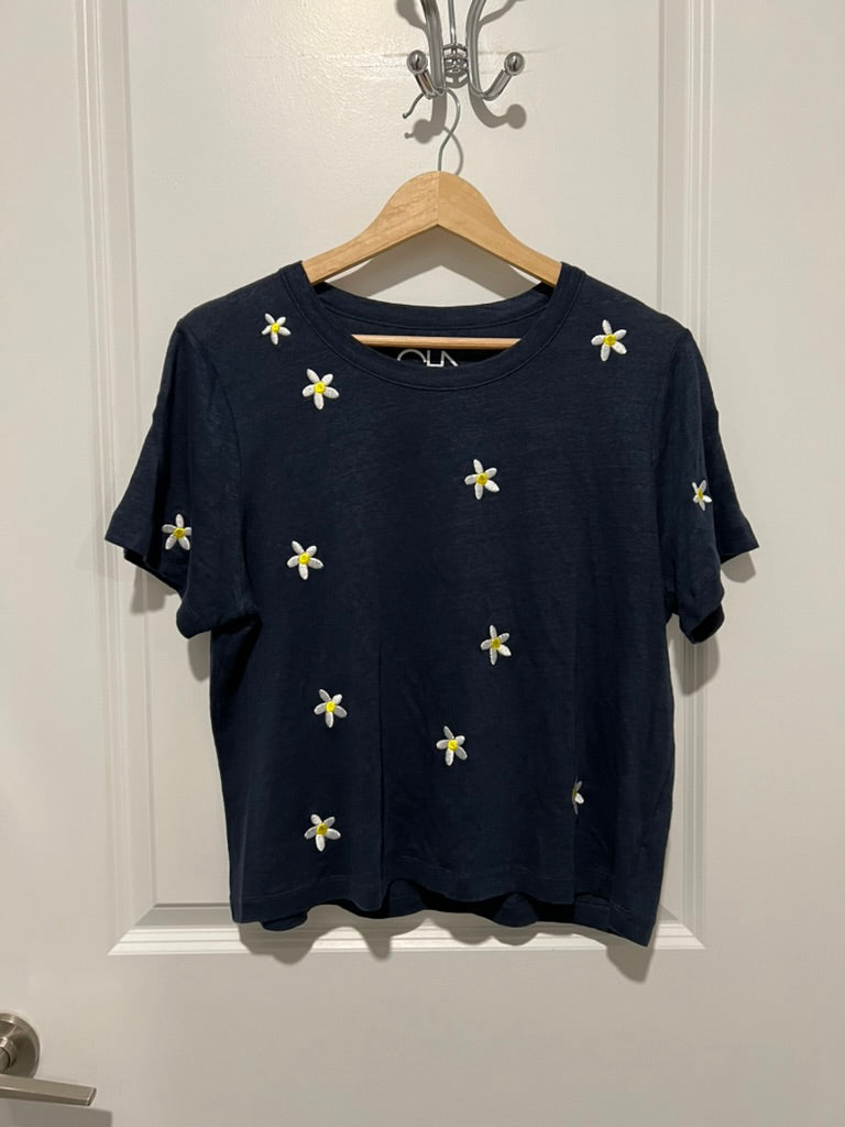 Seller #76 - Chaser Women's Linen Floral Navy Short Sleeve Top Medium Cropped Anthropologie