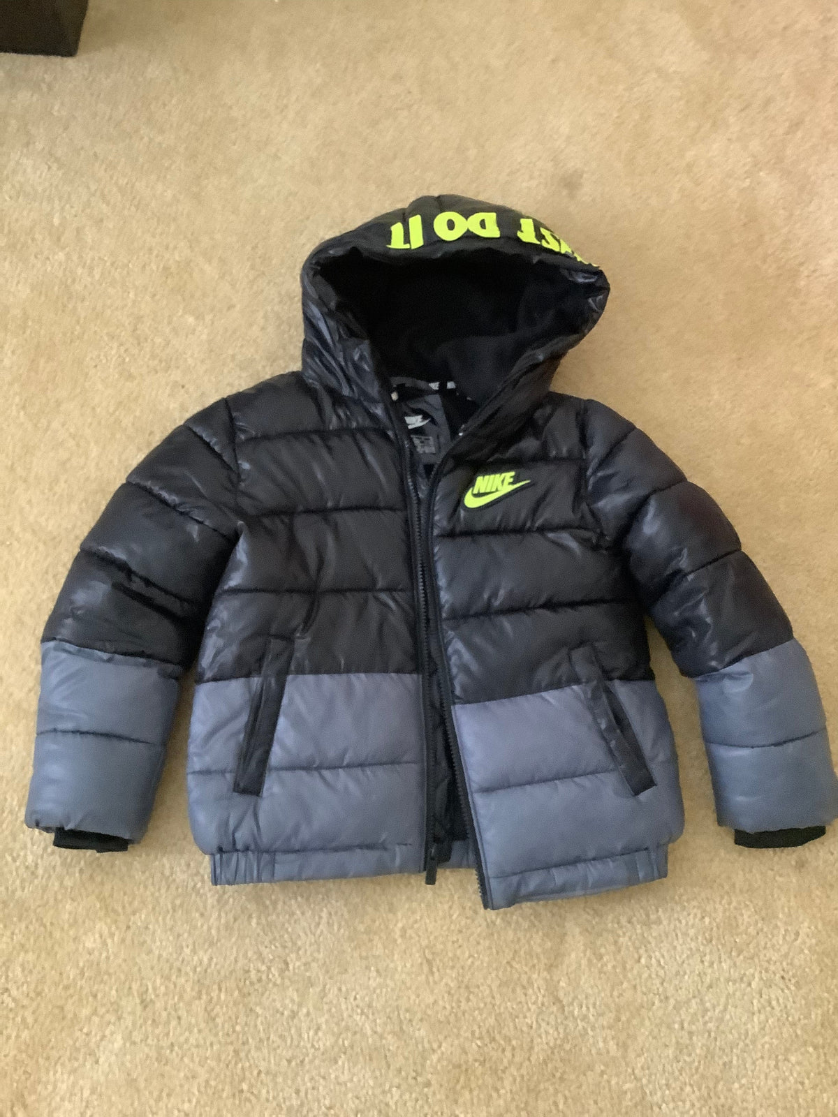 #130 Nike Black Gray Puffy Coat with Hood Sz 6-7