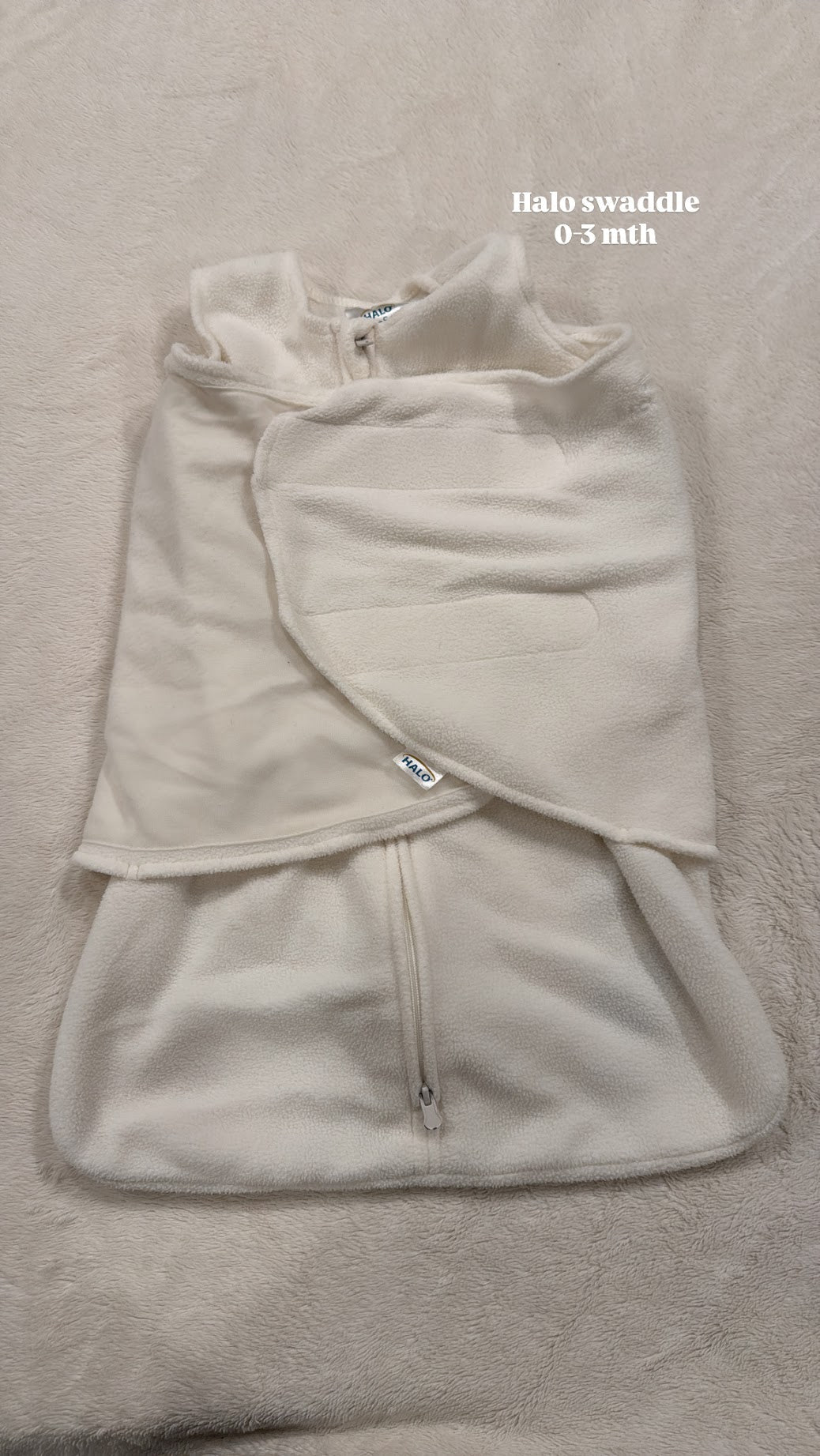 #145 Halo fleece swaddle 0-3 mth EUC