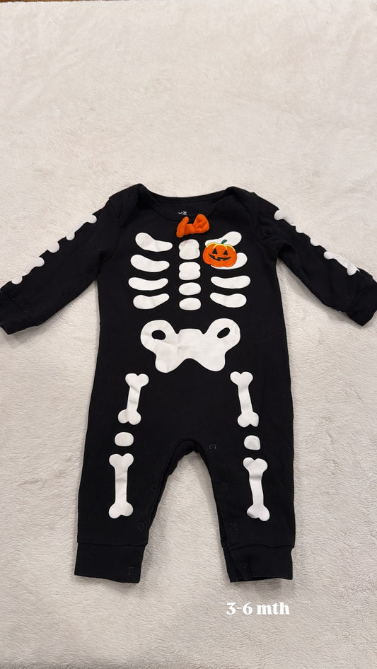 #145 Skeleton sleeper Boys 3-6 mth EUC