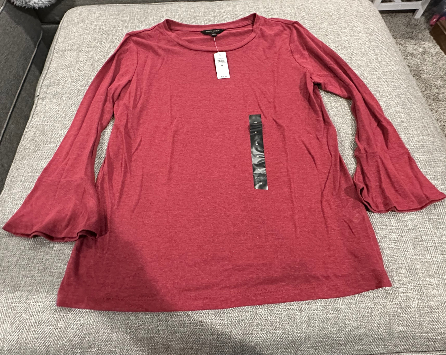 #75B Women’s M Banana Republic NWT 3/4 sleeve top with bell sleeves