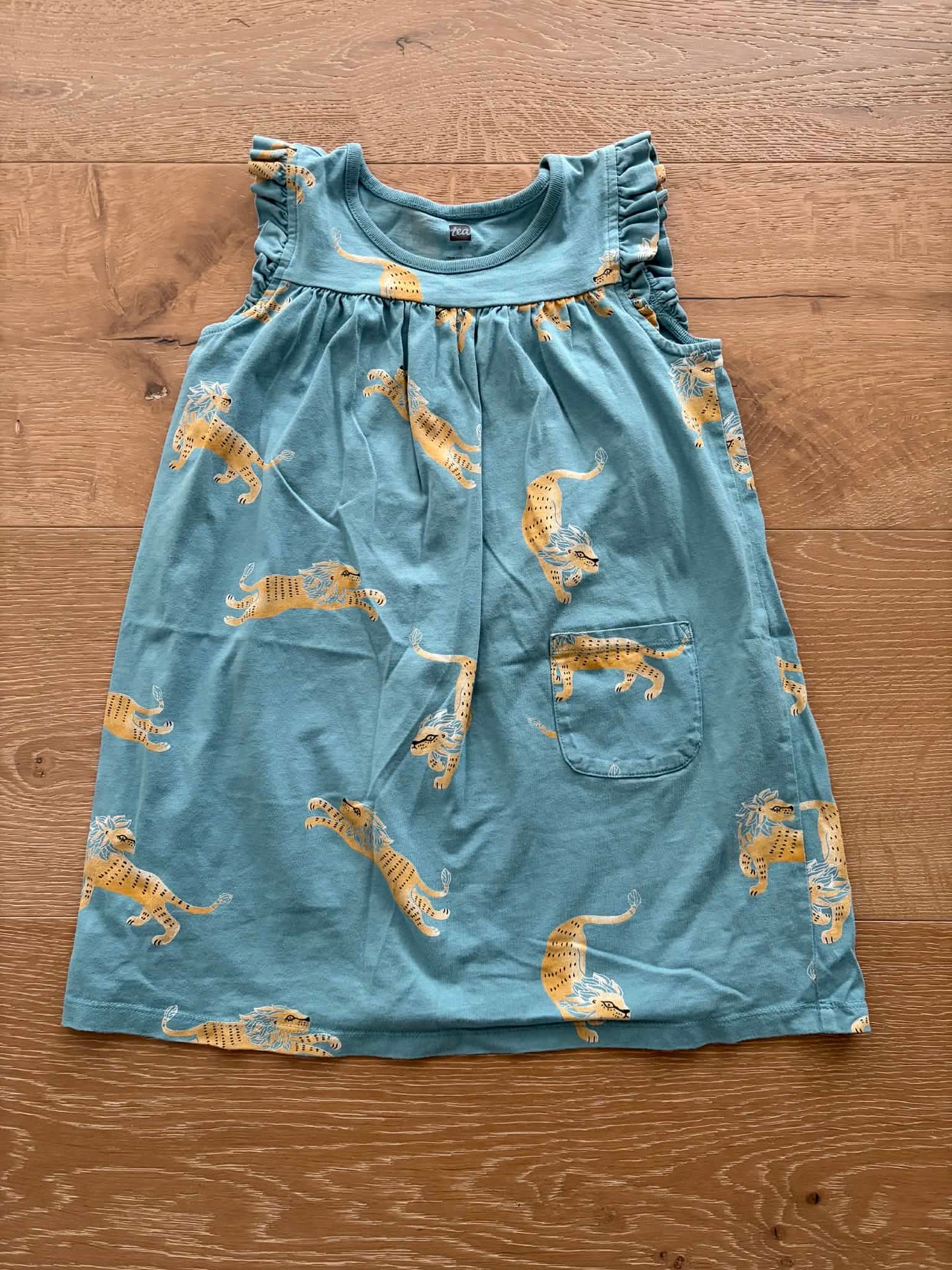 #196 Washed-Never-Worn Tea Collection Girls Size 6 Light Blue Tunic Tank Top with Wild Cats