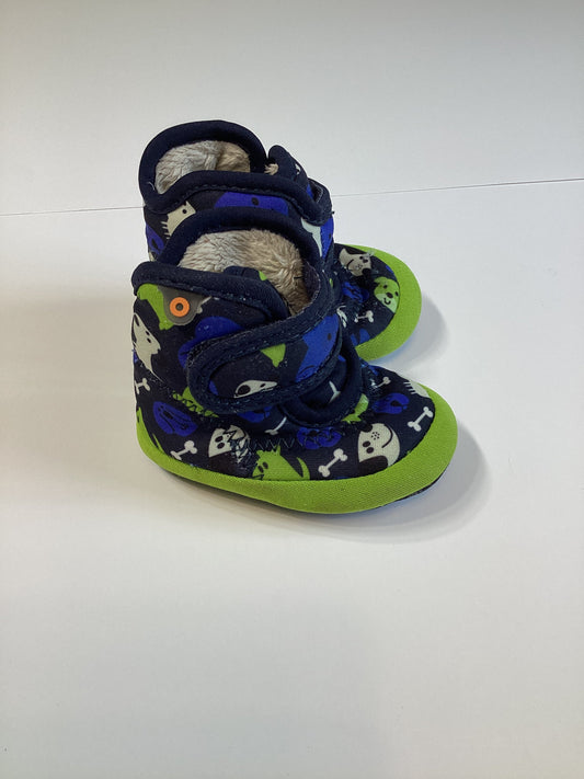 #129 REDUCED Boggs infant booties 6-12m