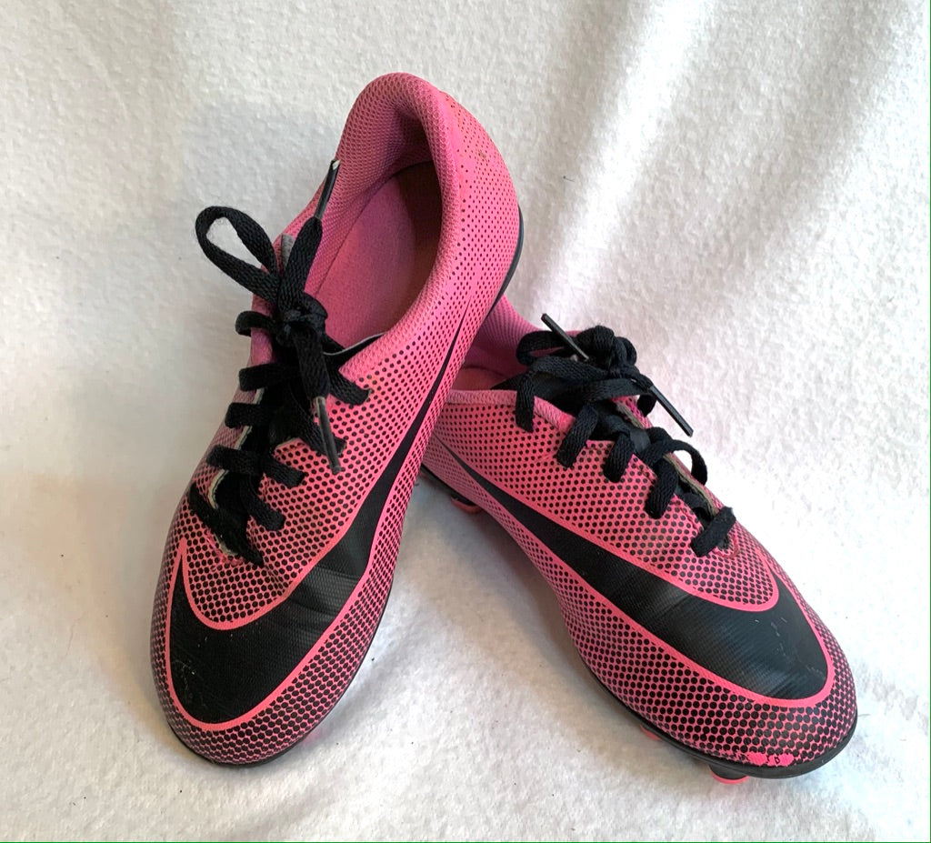 Seller #151 - REDUCED - Sports - Size 1.5Y Pink and Black Nike Soccer Cleats