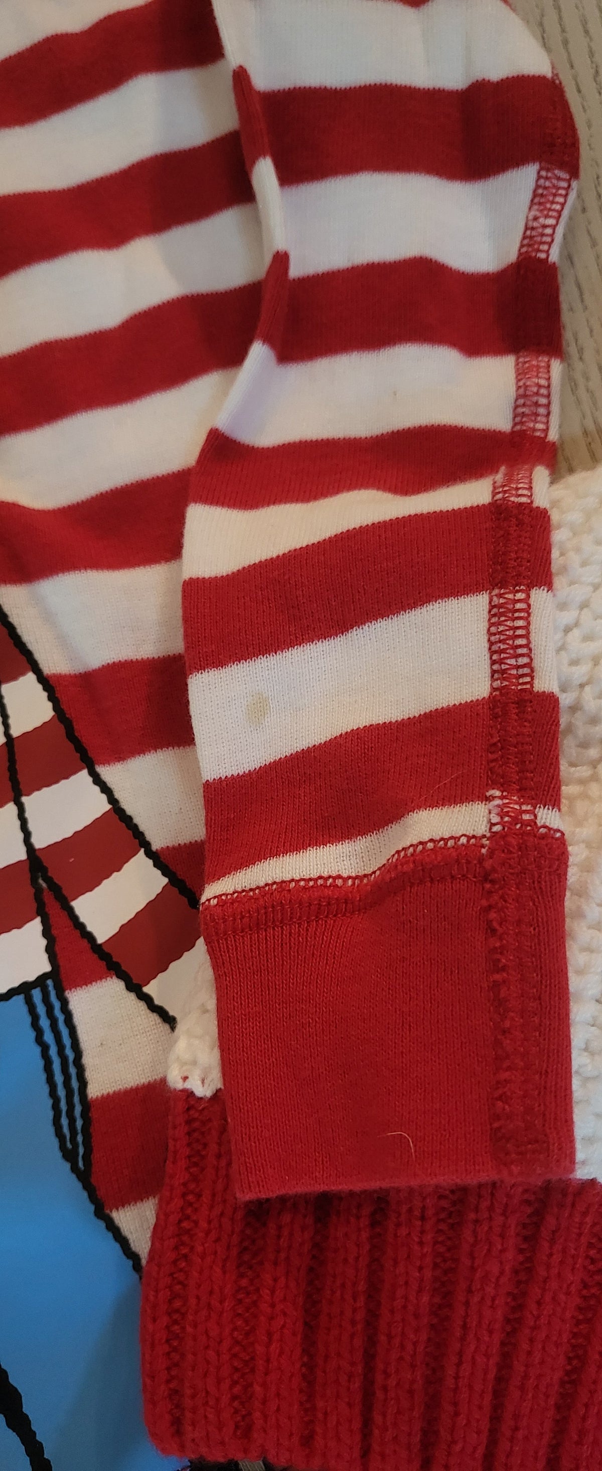 #109. Boys 3T. VGUC. Hanna Andersson Where's Waldo PJs w/ knitted hat