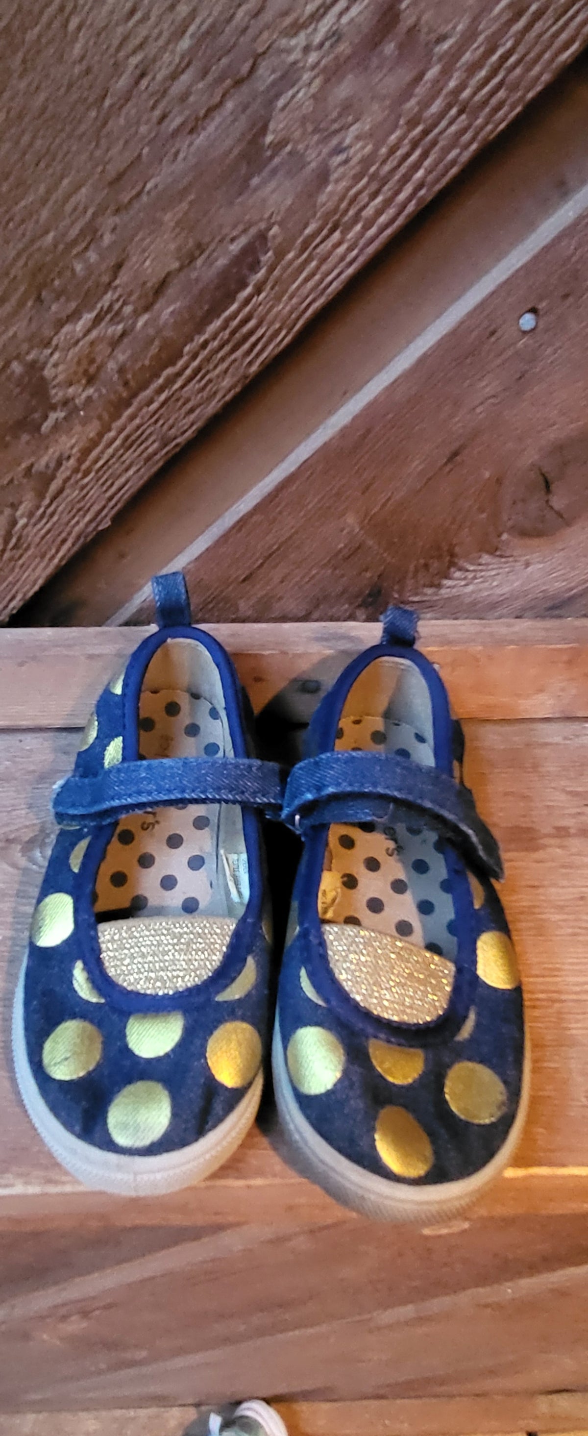#109. Girls size 9. GUC. Carter's Denim shoes with gold dots