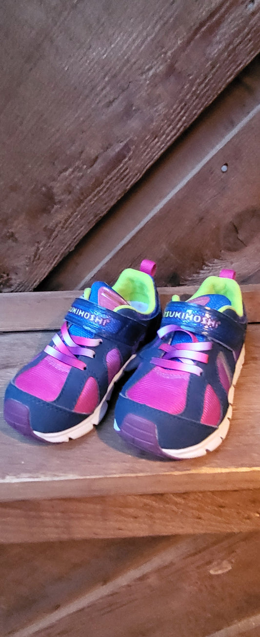 #109. Girls size 9. EUC. Tsukimoshi (Japanese Brand)