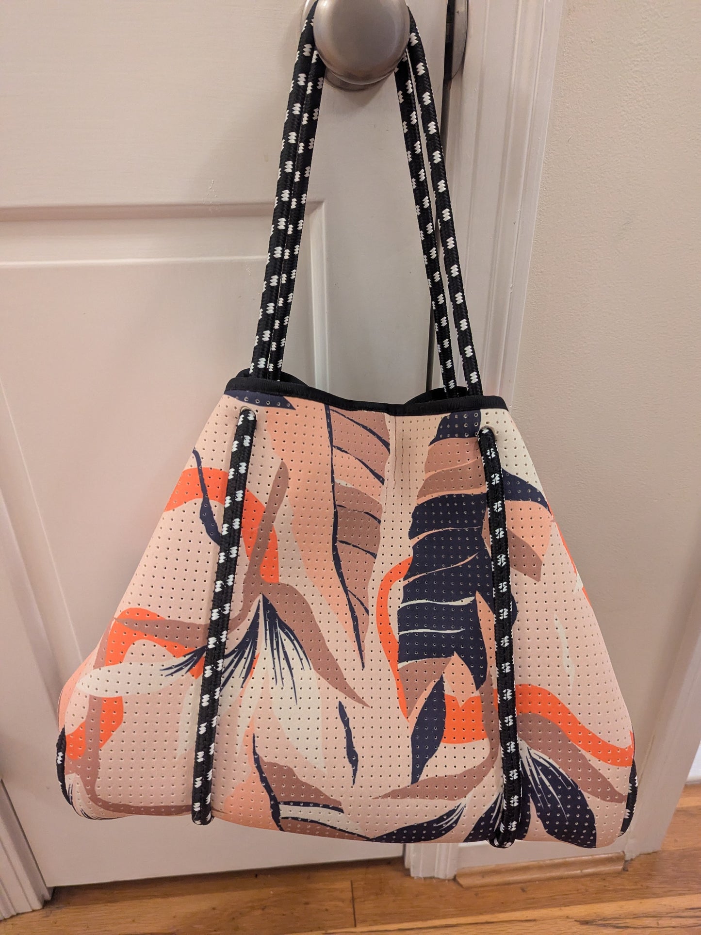 #80 Pop Ups Brand Everyday Neoprene Tote EUC