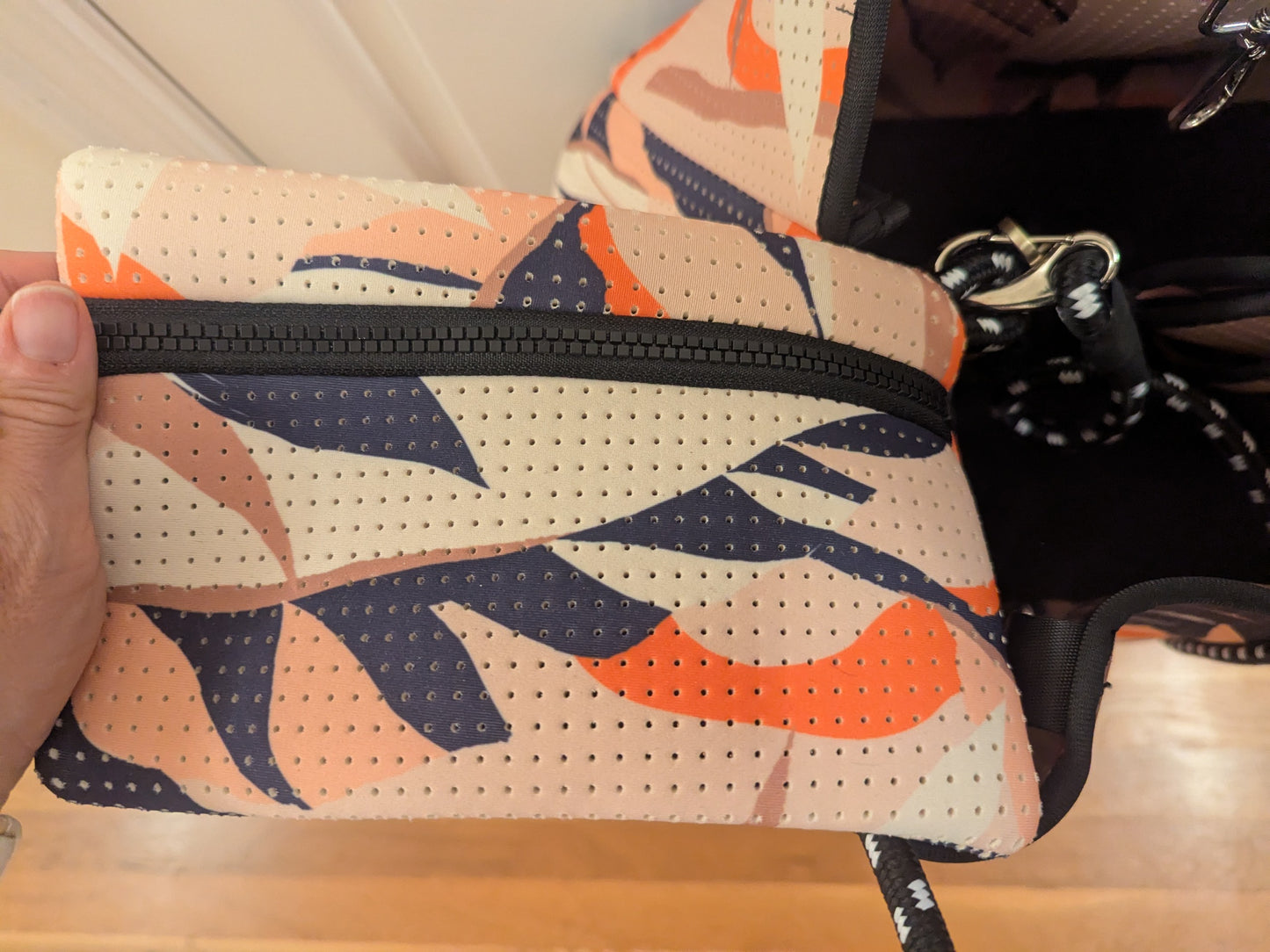 #80 Pop Ups Brand Everyday Neoprene Tote EUC